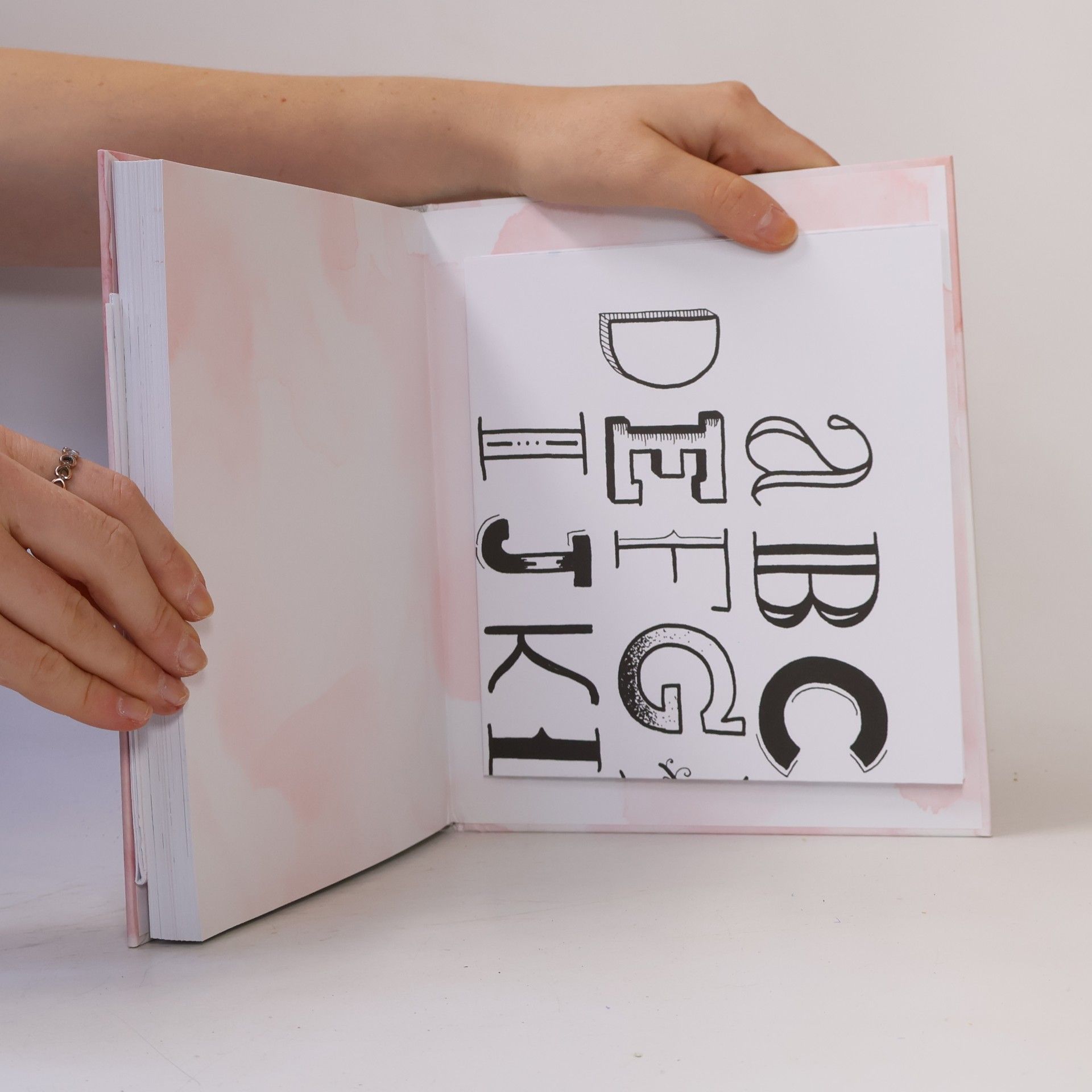 Tanja Cappell Abeceda krasopsaní : základy letteringu krok za krokem