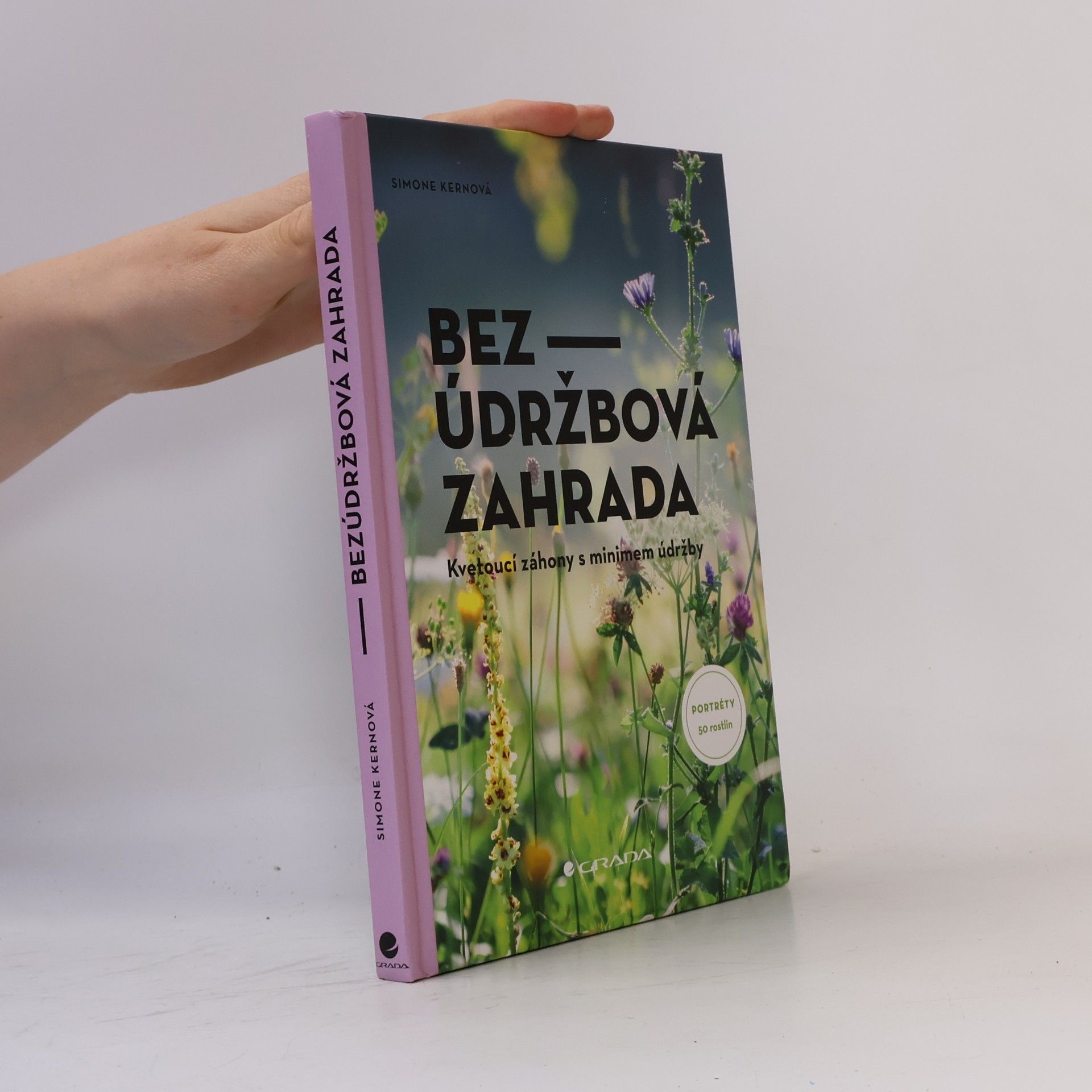 Simone Kern Bezúdržbová zahrada - Kvetoucí záhony s minimem údržby