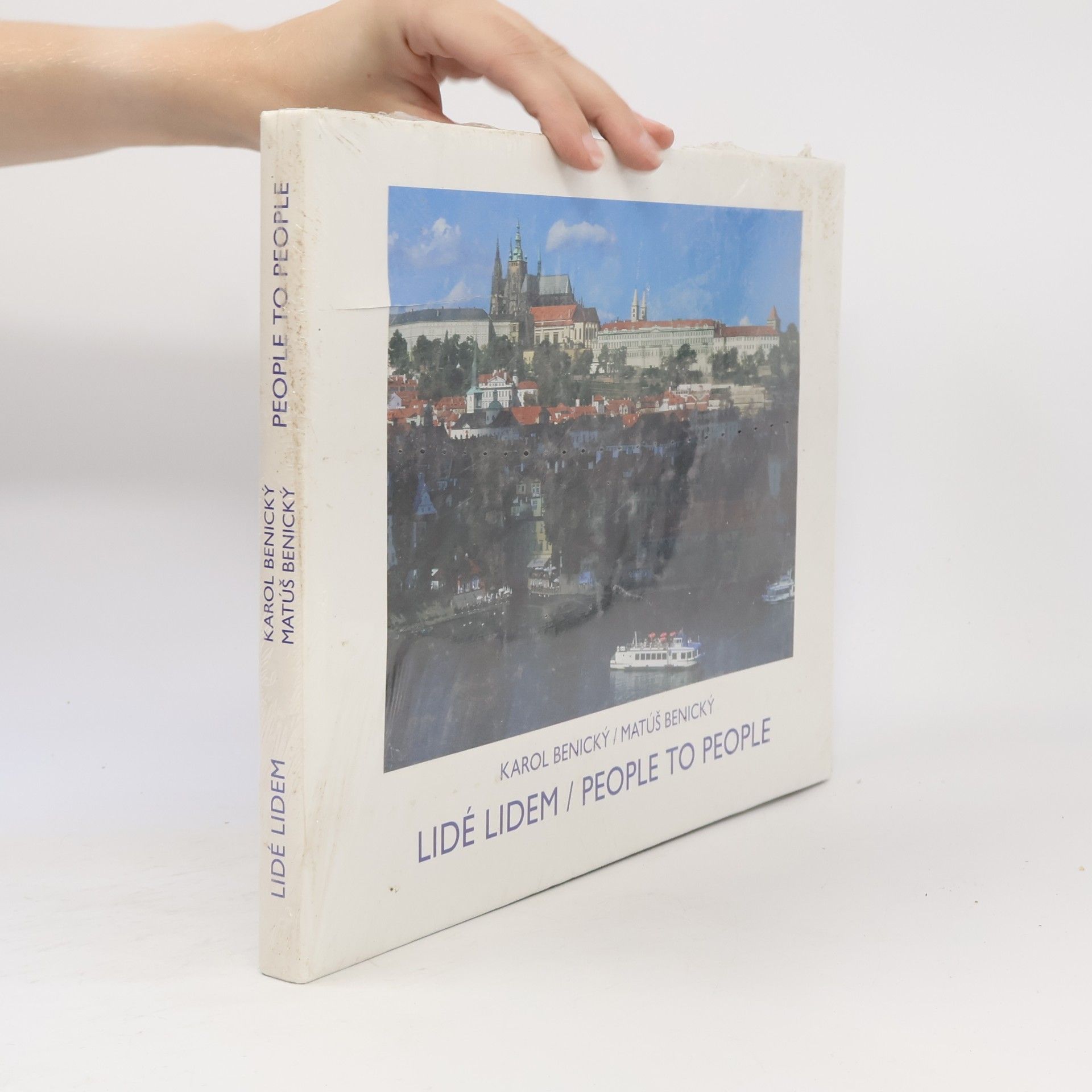Lidé lidem. People to people
