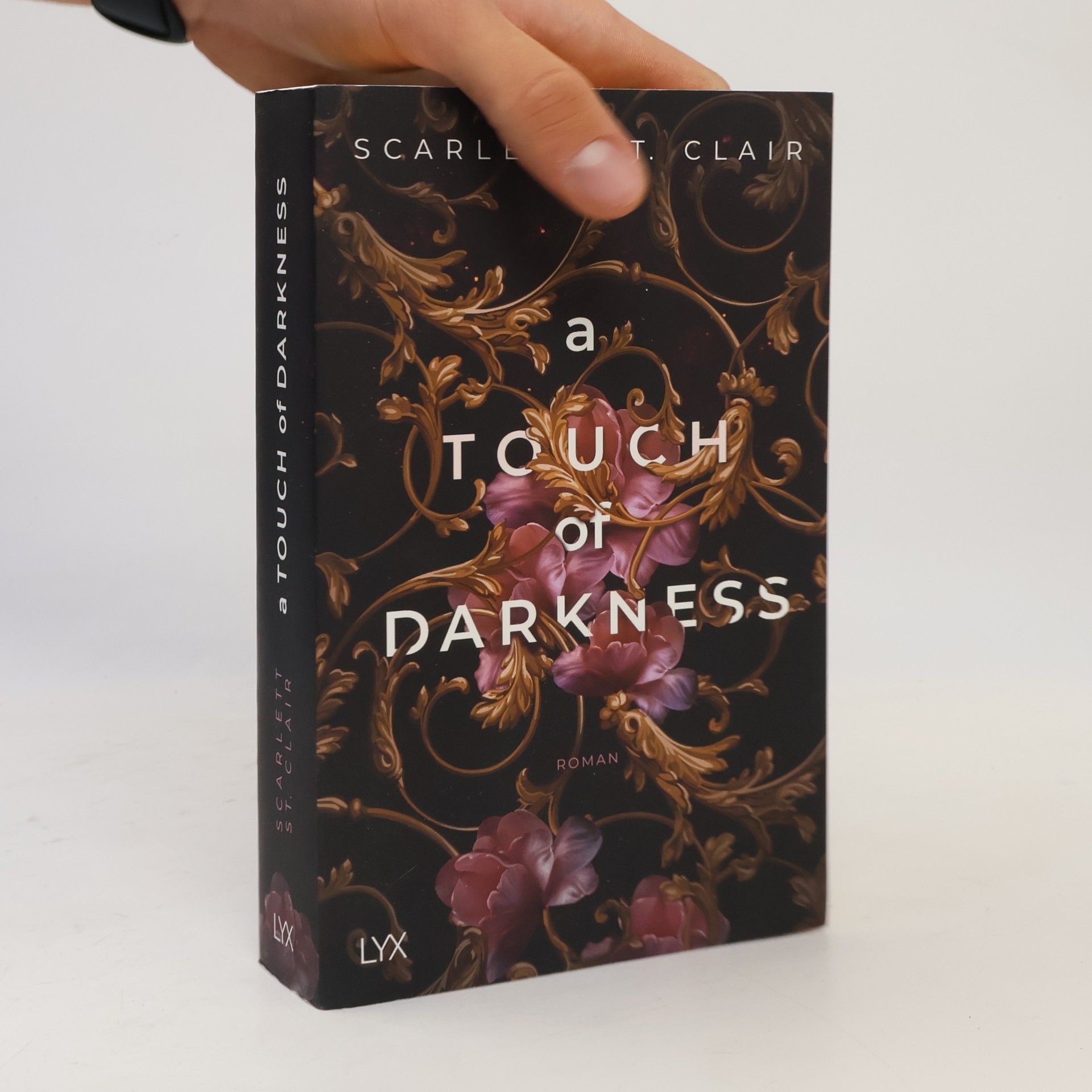 Scarlett St. Clair A Touch of Darkness