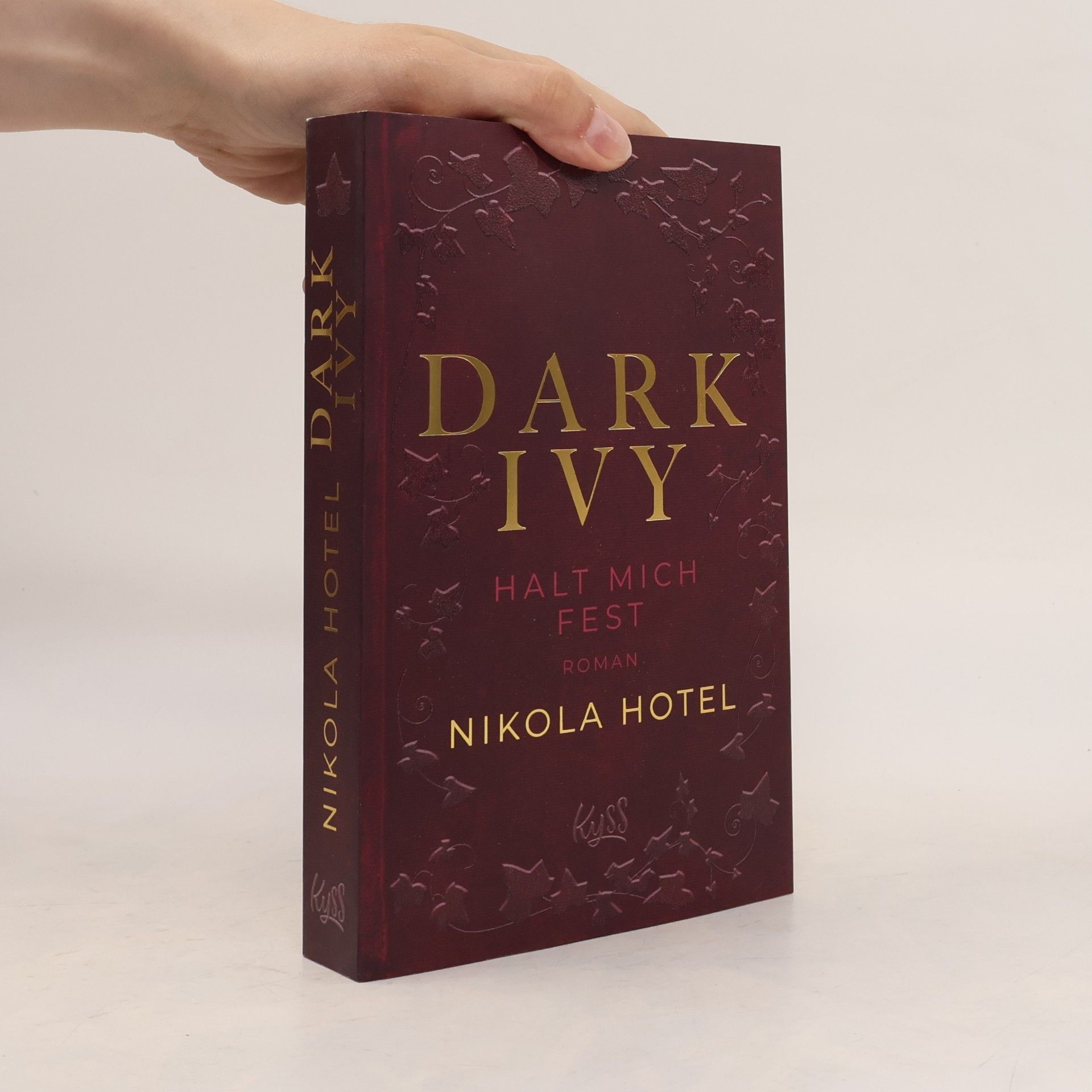 Nikola Hotel Dark Ivy