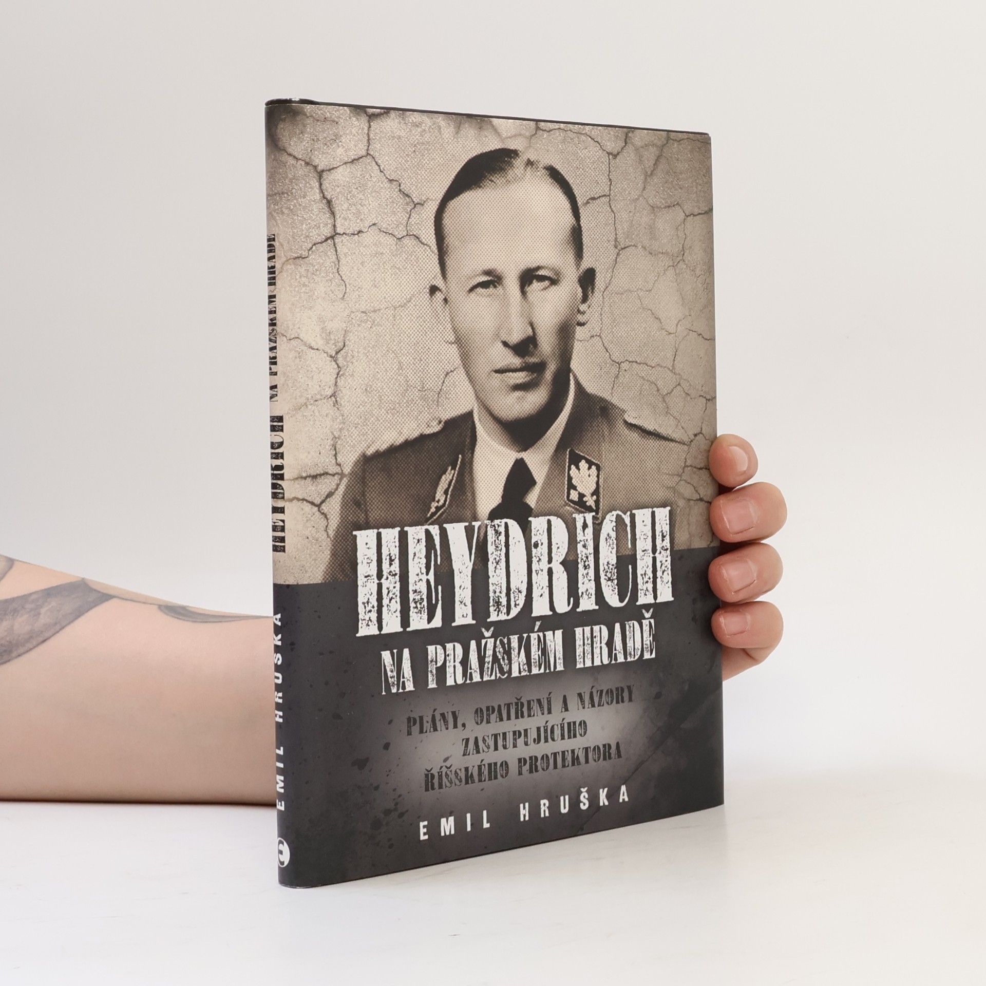 Emil Hruška Heydrich na Pražském hradě : plány, opatření a názory zastupujícího říšského protektora