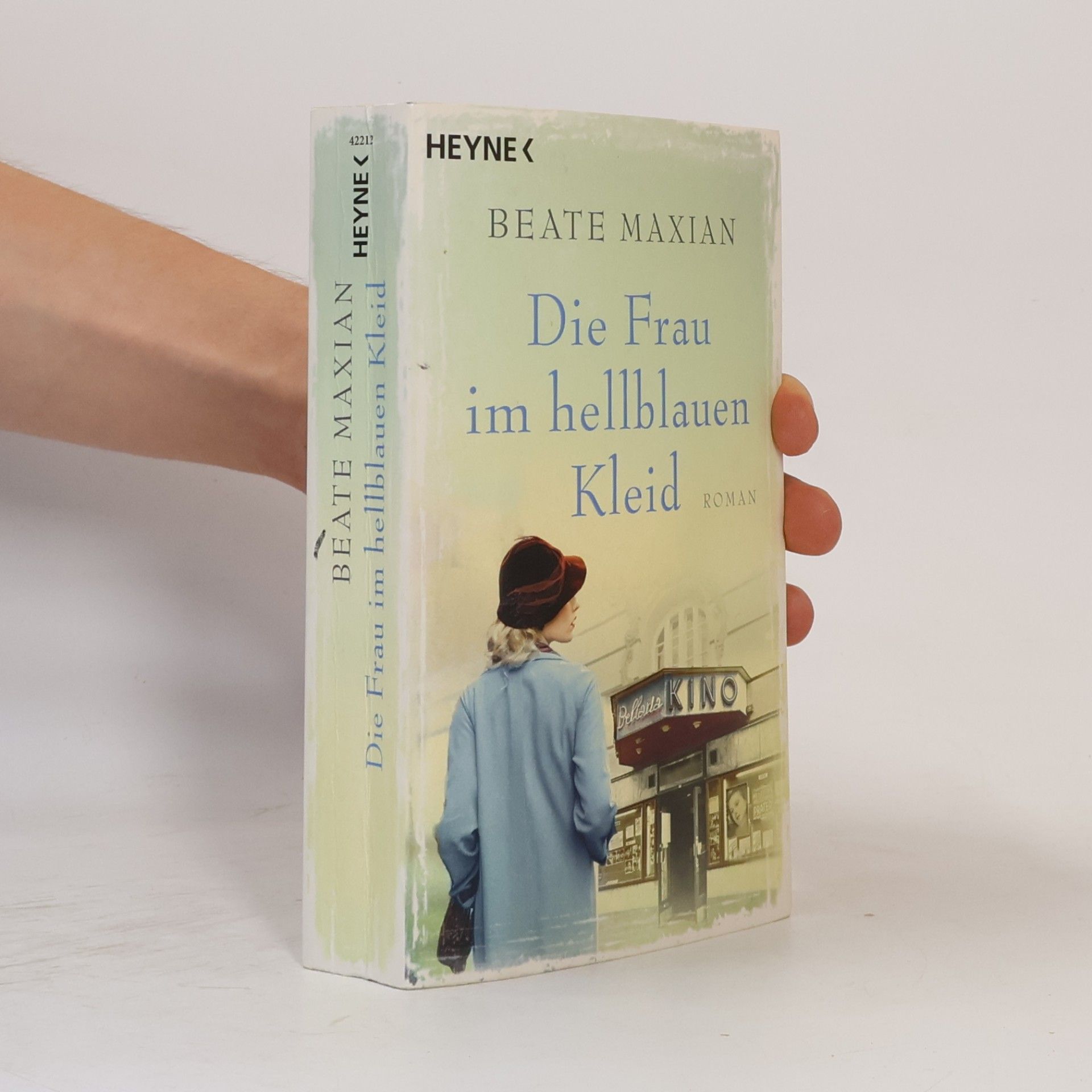 Beate Maxian Die Frau im hellblauen Kleid