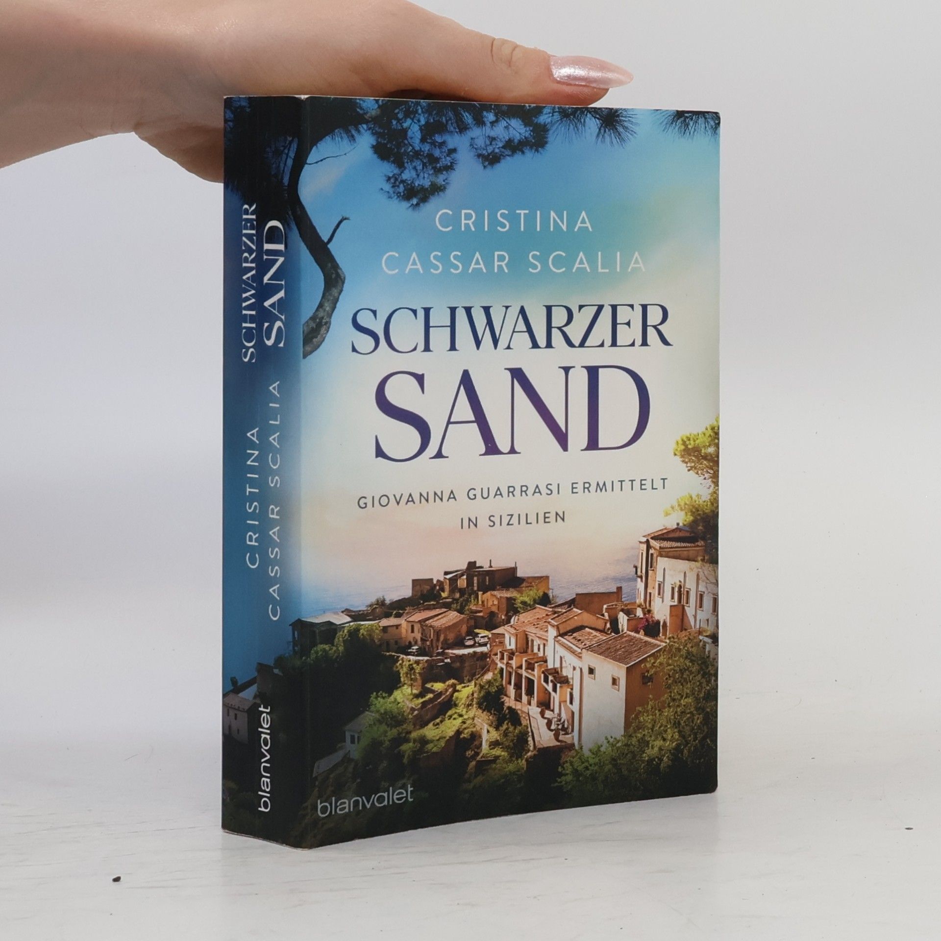 Cristina Cassar Scalia Schwarzer Sand