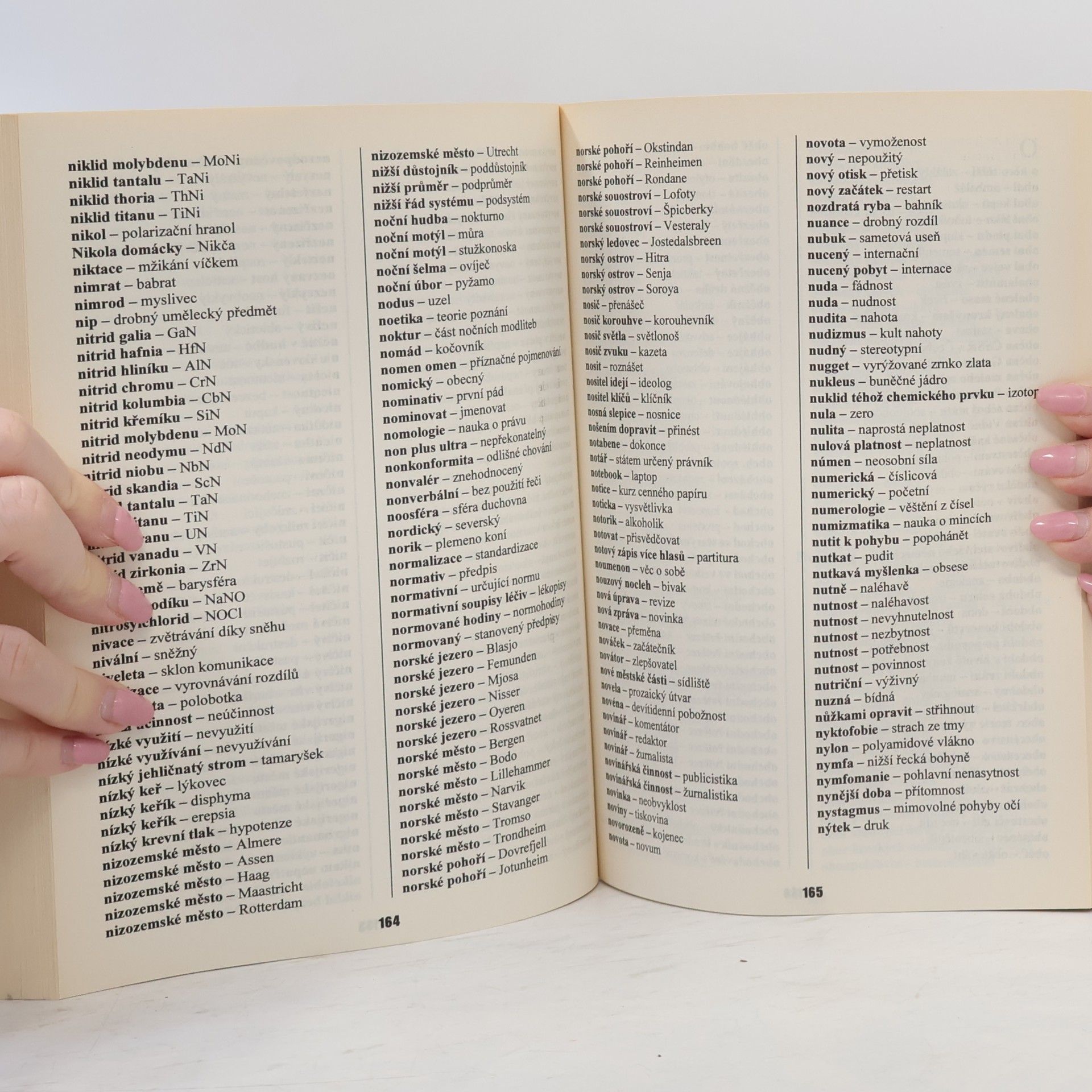 Autores varios Křížovkářská bible