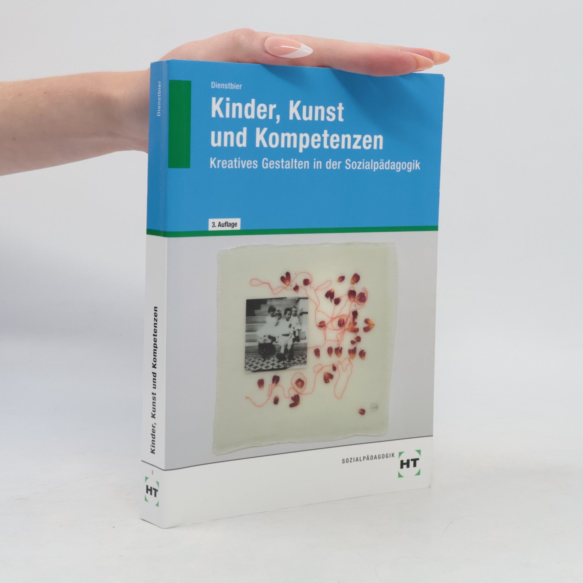 Akkela Dienstbier Kinder, Kunst und Kompetenzen
