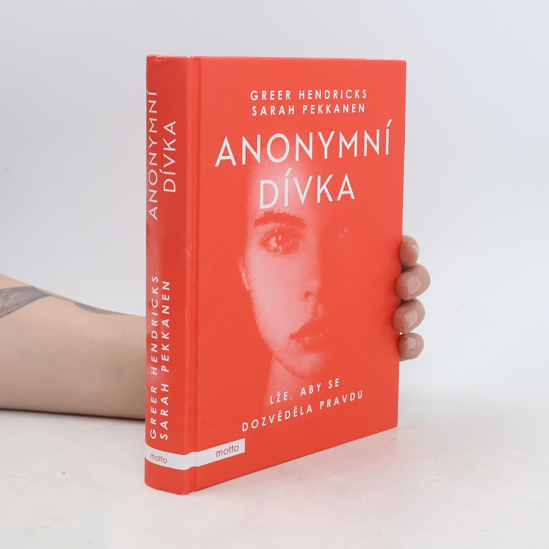 Greer Hendricks Anonymní dívka. Lže, aby se dozvěděla pravdu