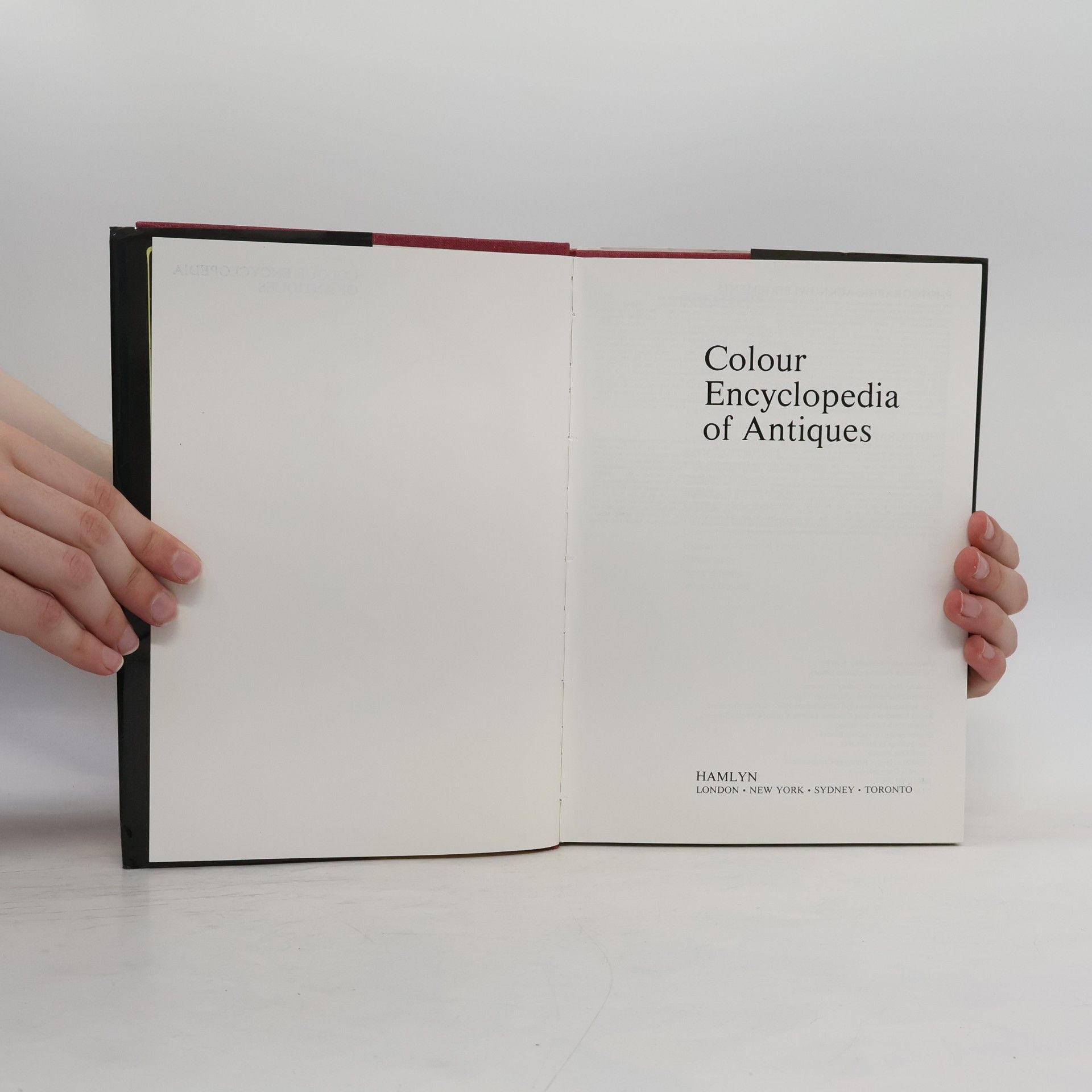 Various authors Colour encyclopedia of antiques