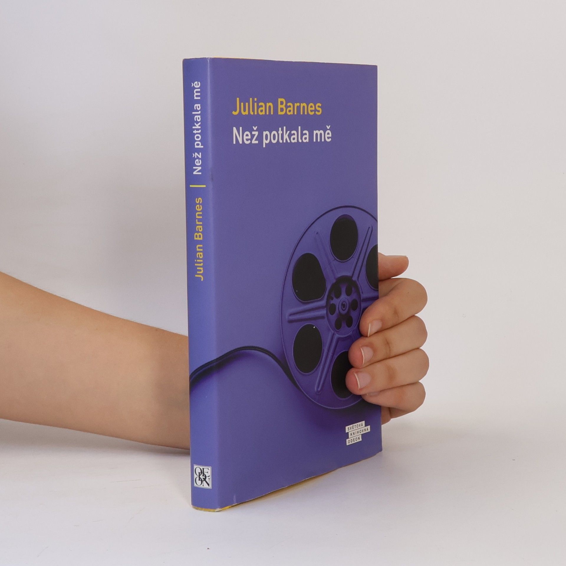 Julian Barnes Než potkala mě