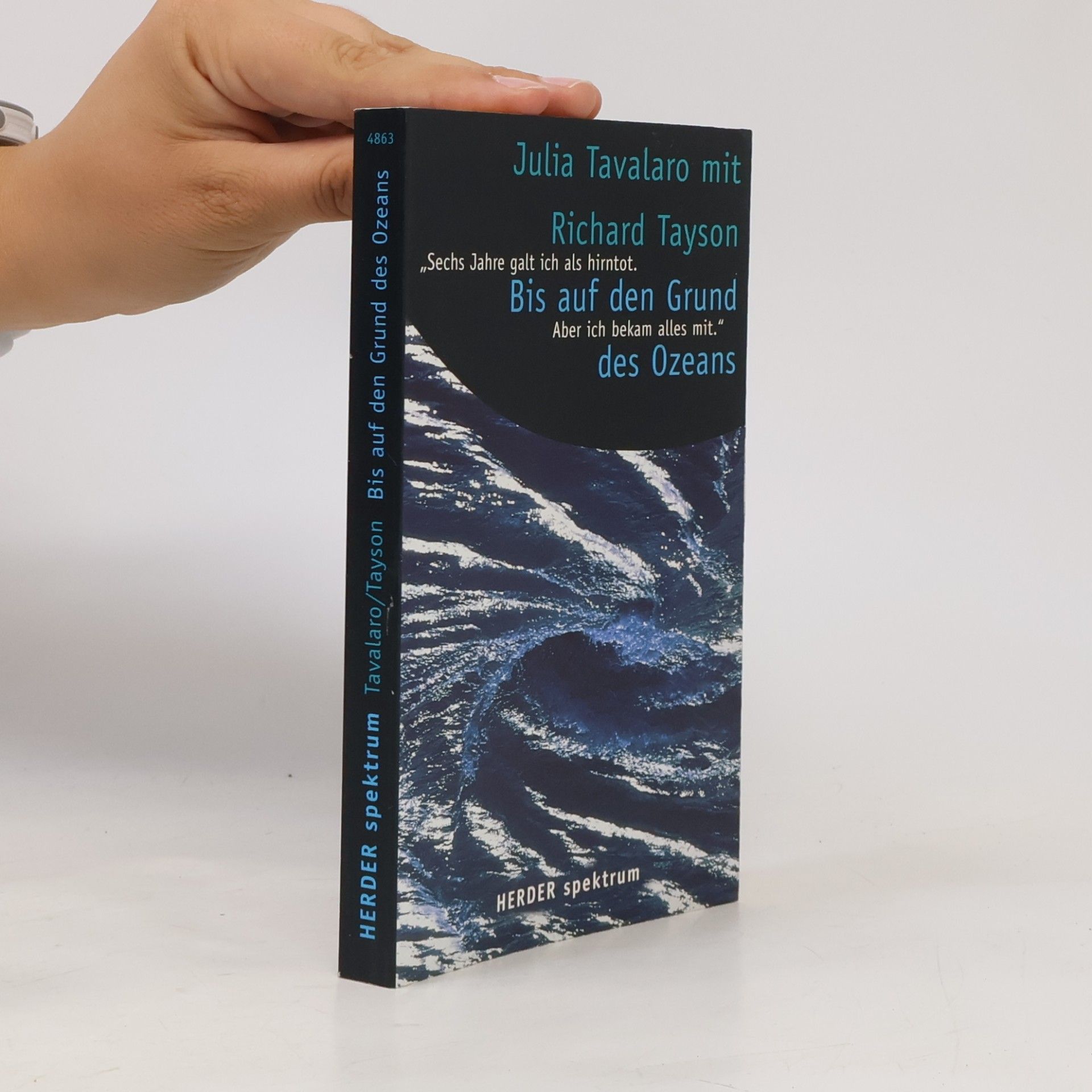 Julia Tavalaro Bis auf den Grund des Ozeans