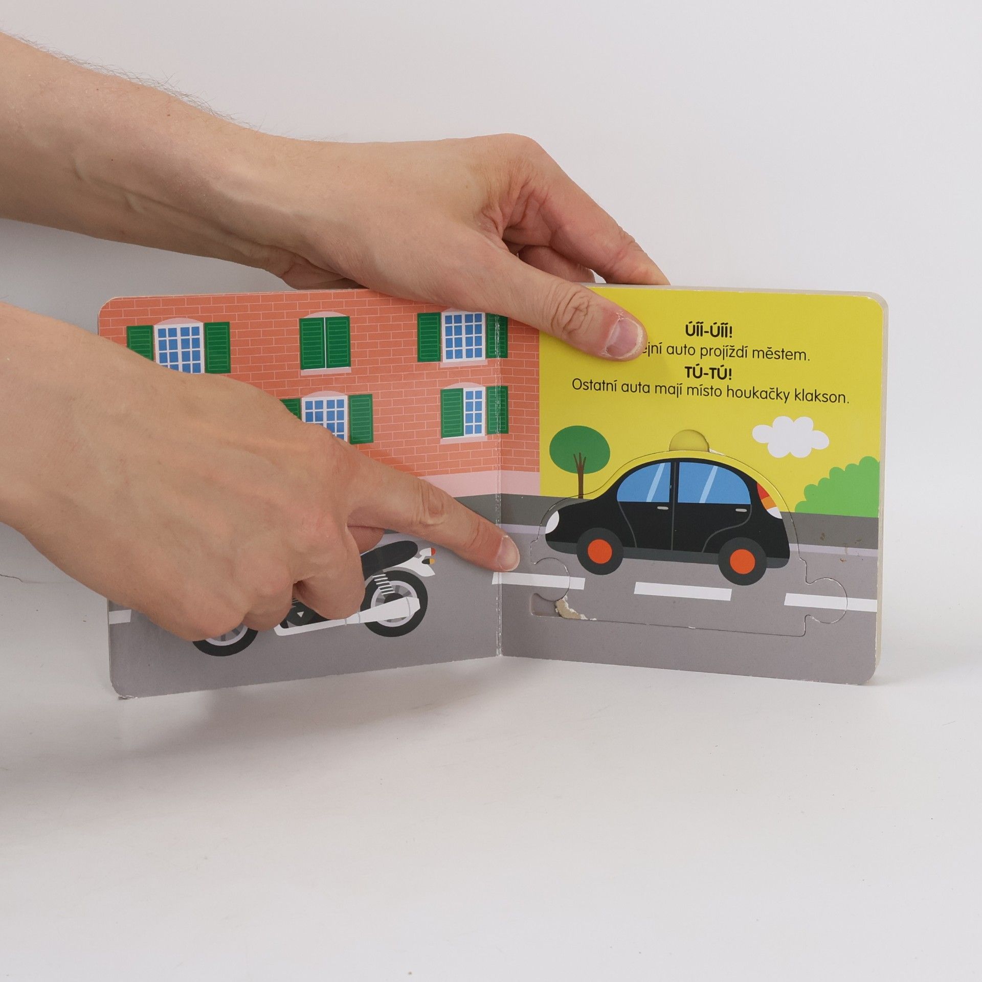 Beatrice Tinarelli Brmm, brmm motory - Knížka s puzzle