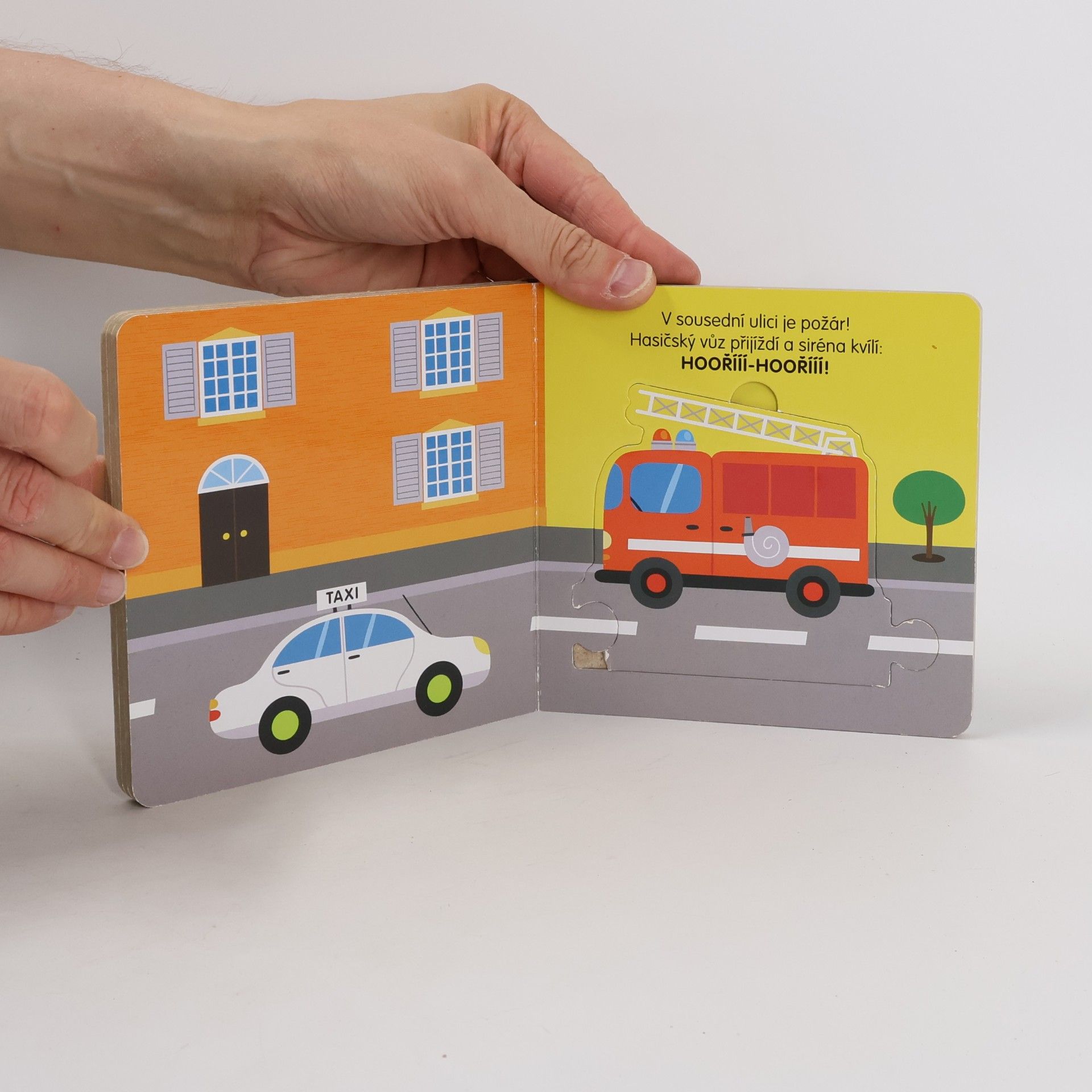Beatrice Tinarelli Brmm, brmm motory - Knížka s puzzle