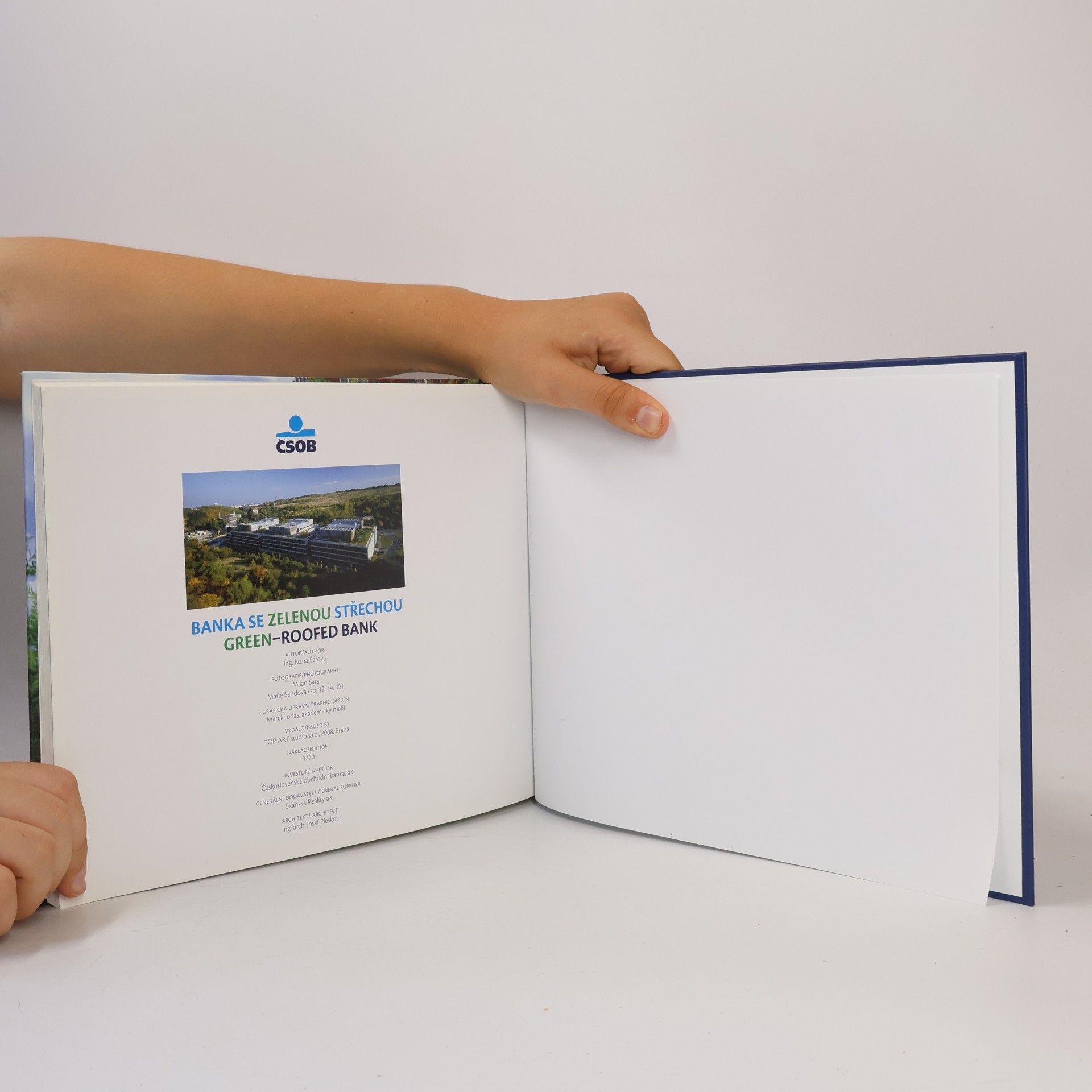 Ivana Šárová Banka se zelenou střechou / Green-roofed bank