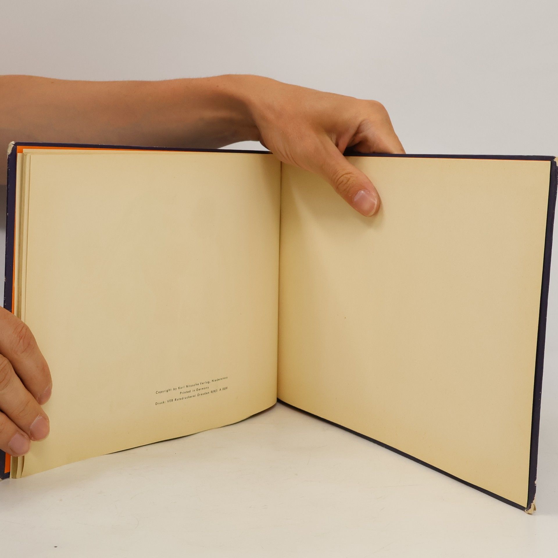 Autorenkollektiv Masken, bunte Lampions und Sterne