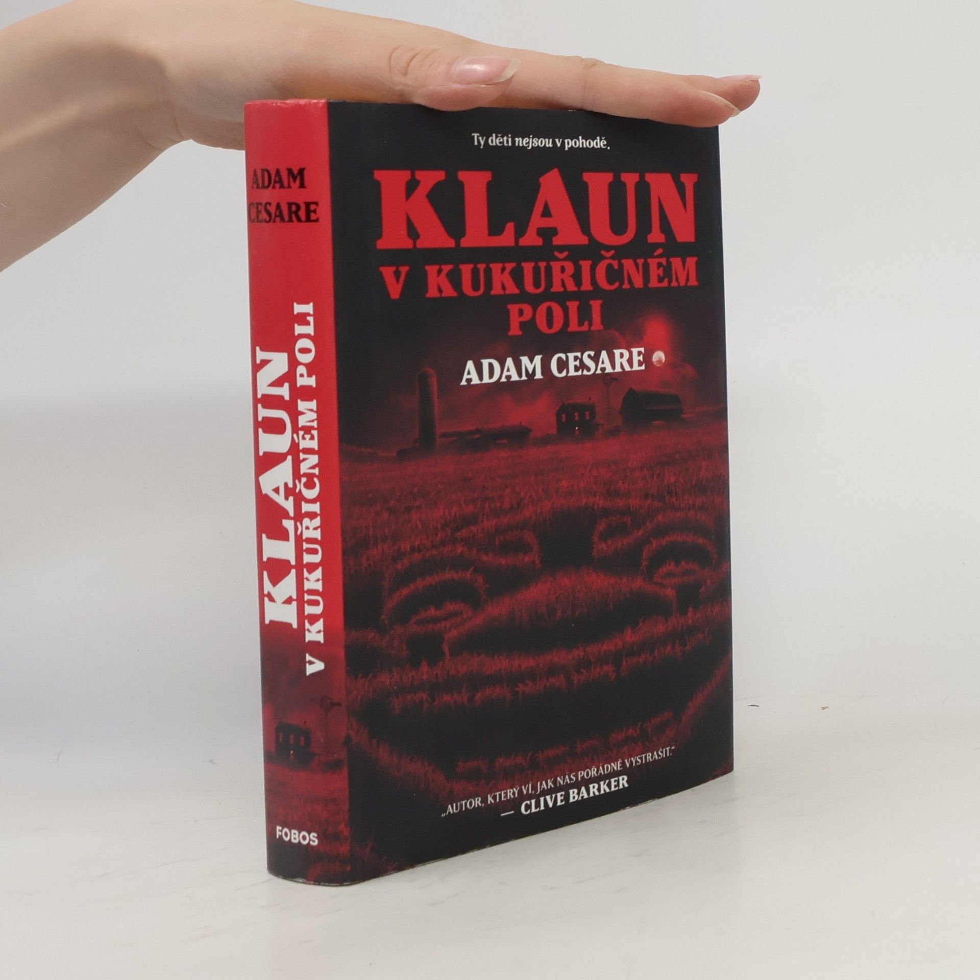 Adam Cesare Klaun v kukuřičném poli