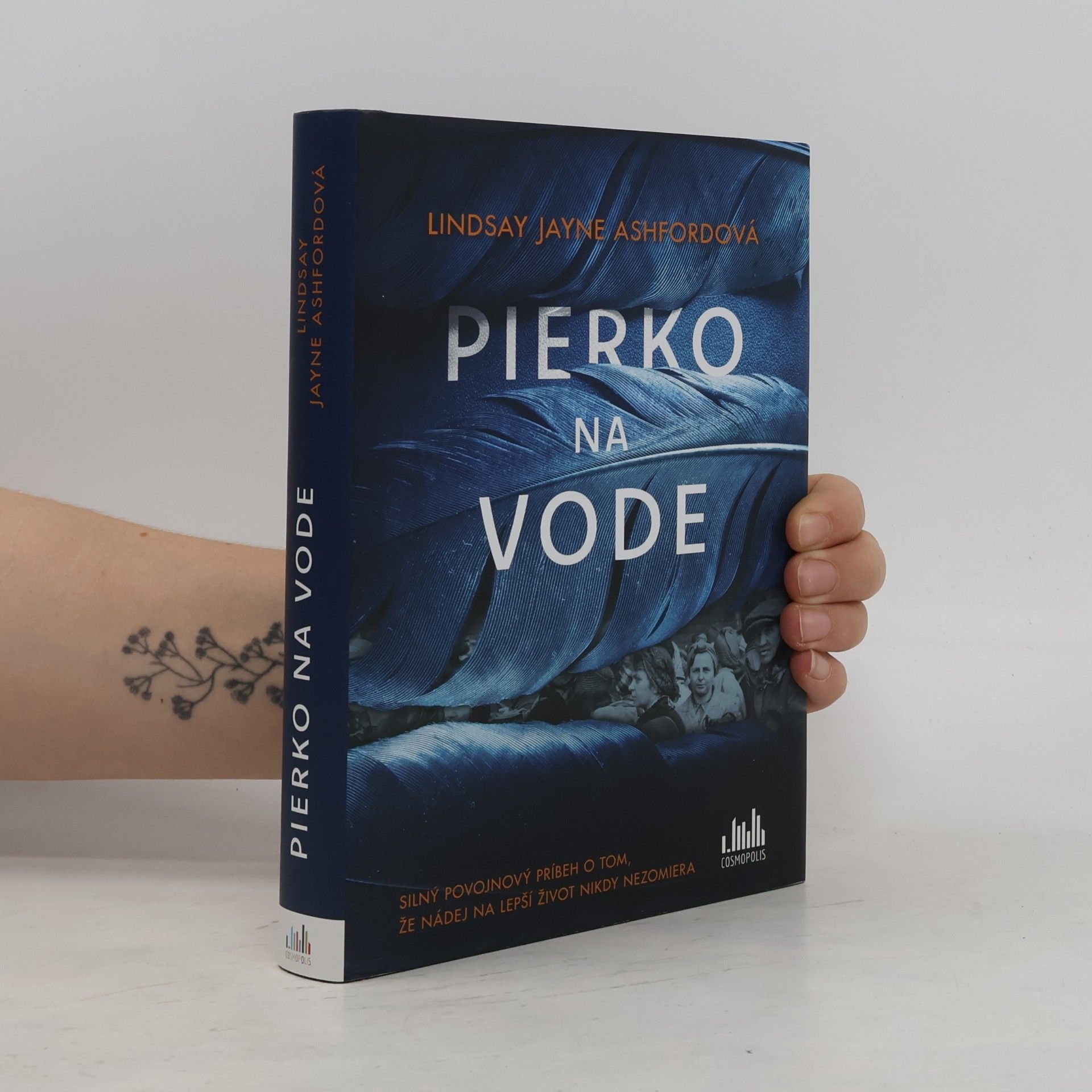 Lindsay Jayne Ashford Pierko na vode
