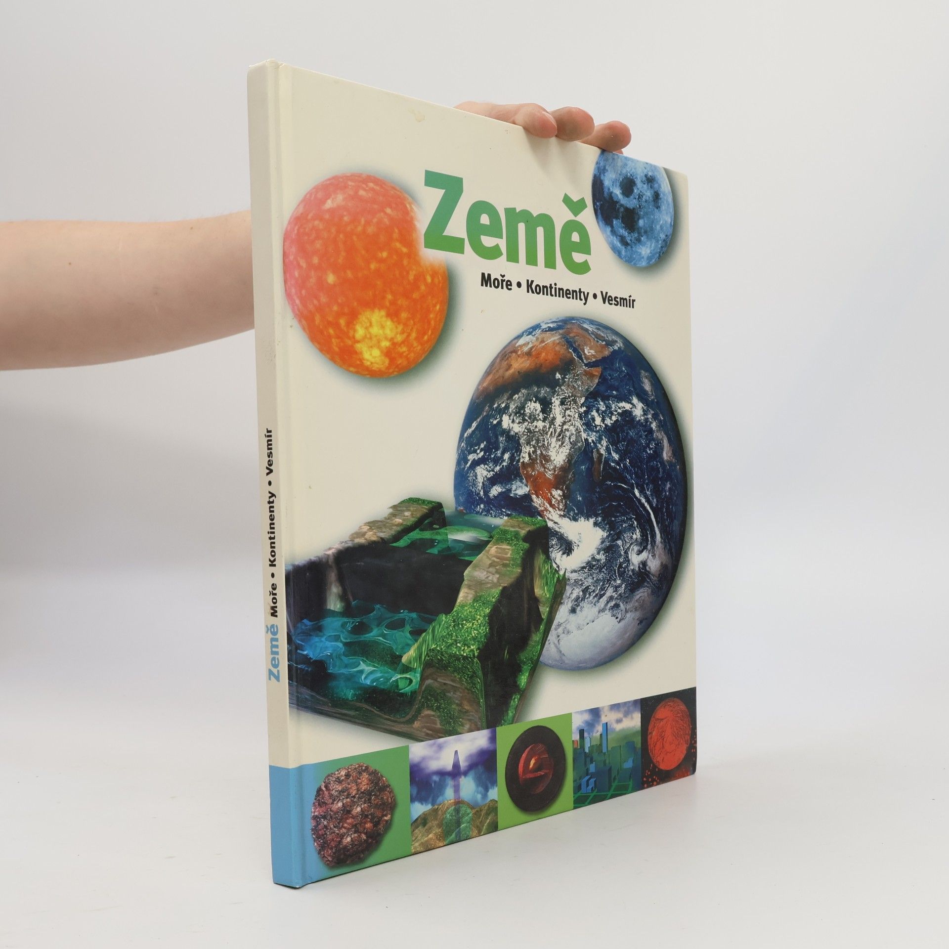 Kolektiv autorů Země. Moře, kontinenty, vesmír
