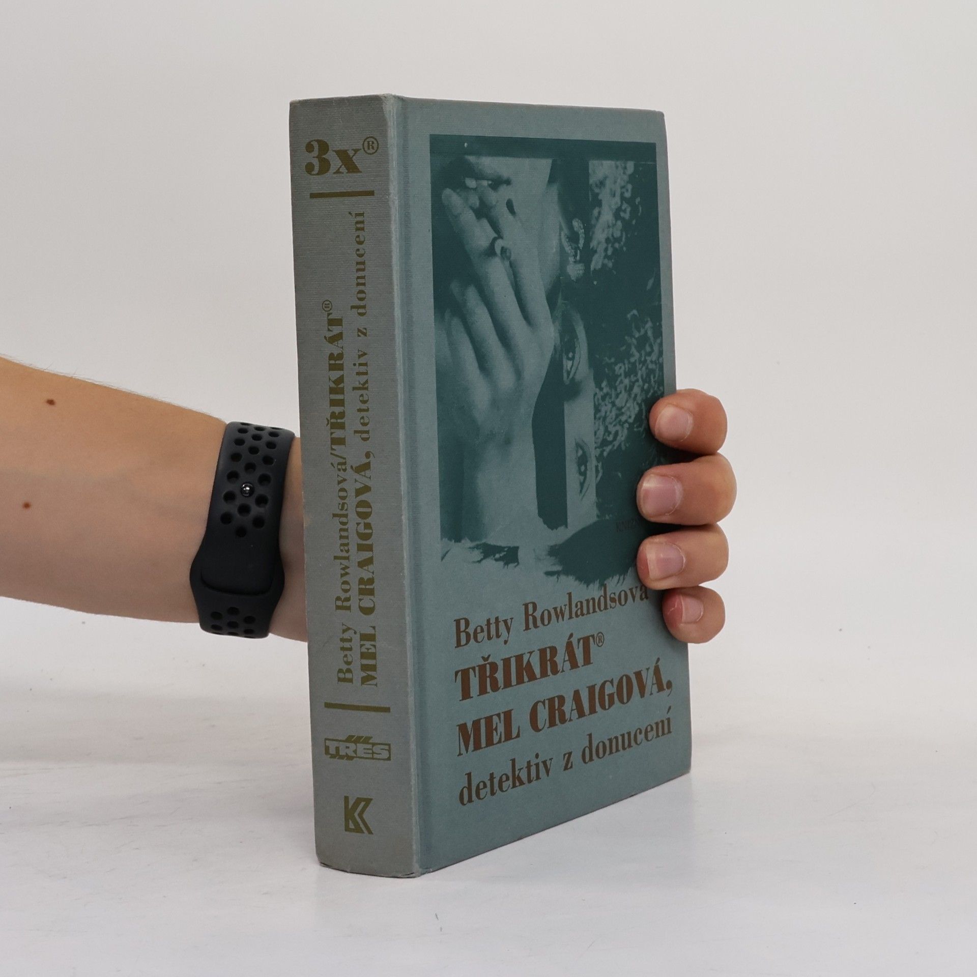 Betty Rowlands Třikrát Mel Craigová, detektiv z donucení