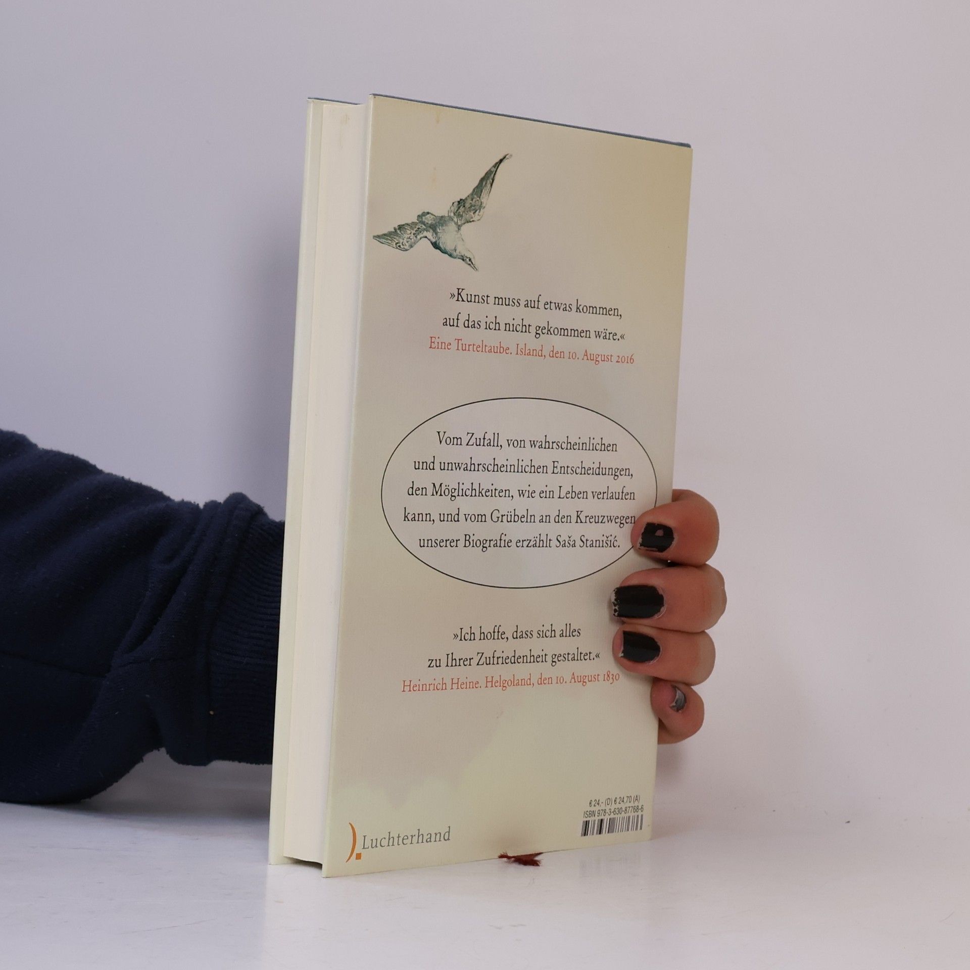 Saša Stanišič Möchte die Witwe angesprochen werden, platziert sie auf dem Grab die Gießkanne mit dem Ausguss nach vorne