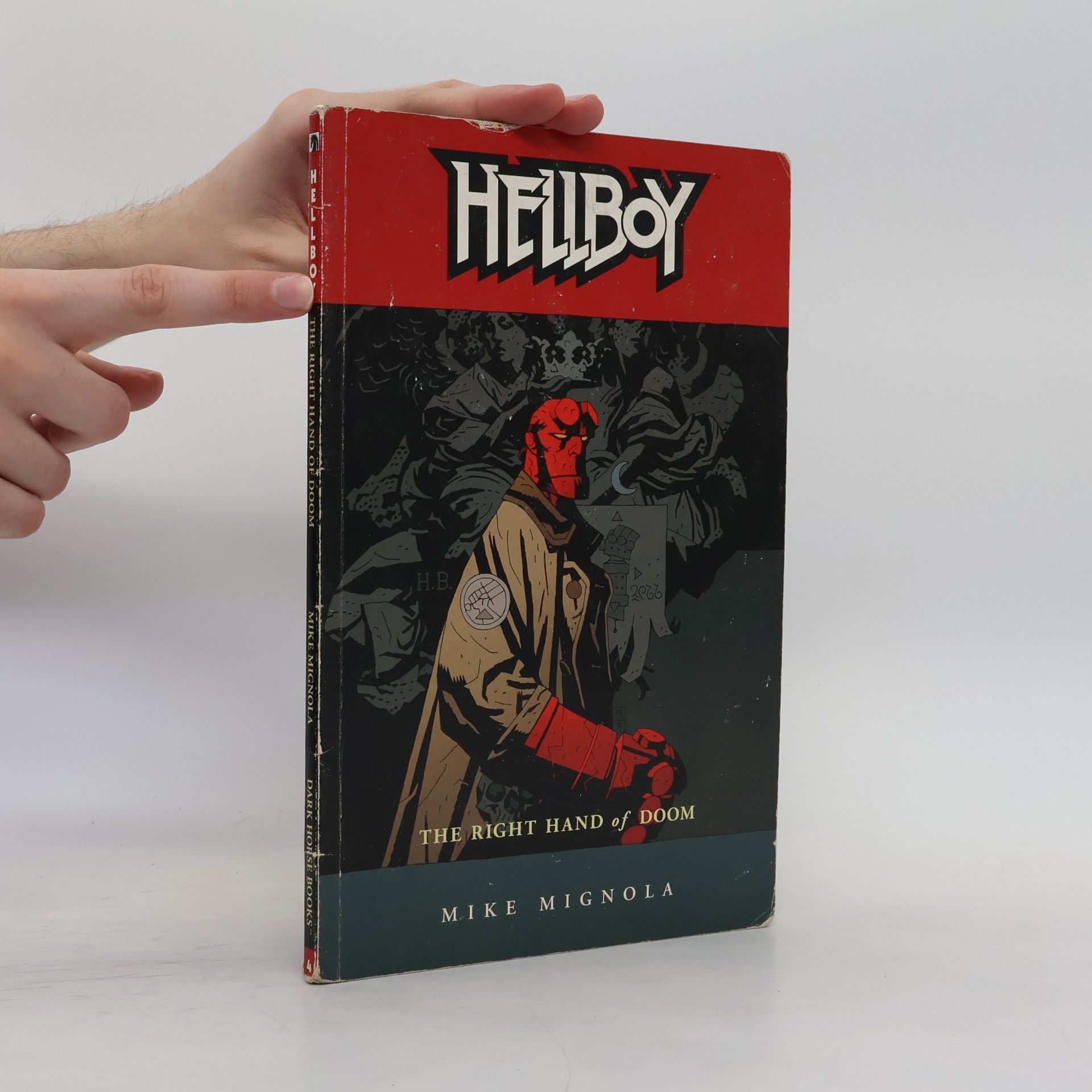 Mike Mignola Hellboy Volume 4. The Right Hand of Doom