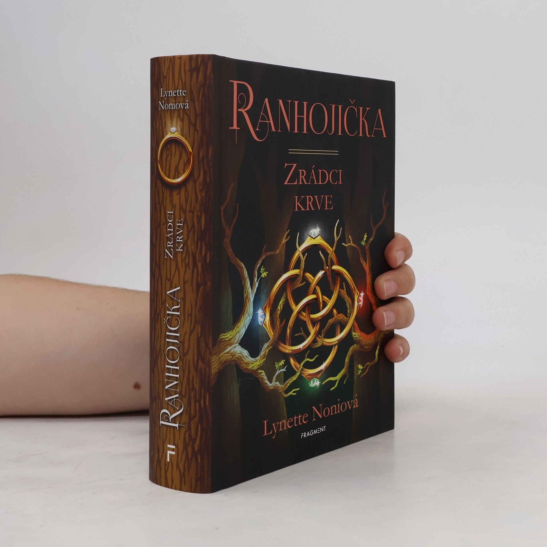 Lynette Noni Ranhojička. Zrádci krve
