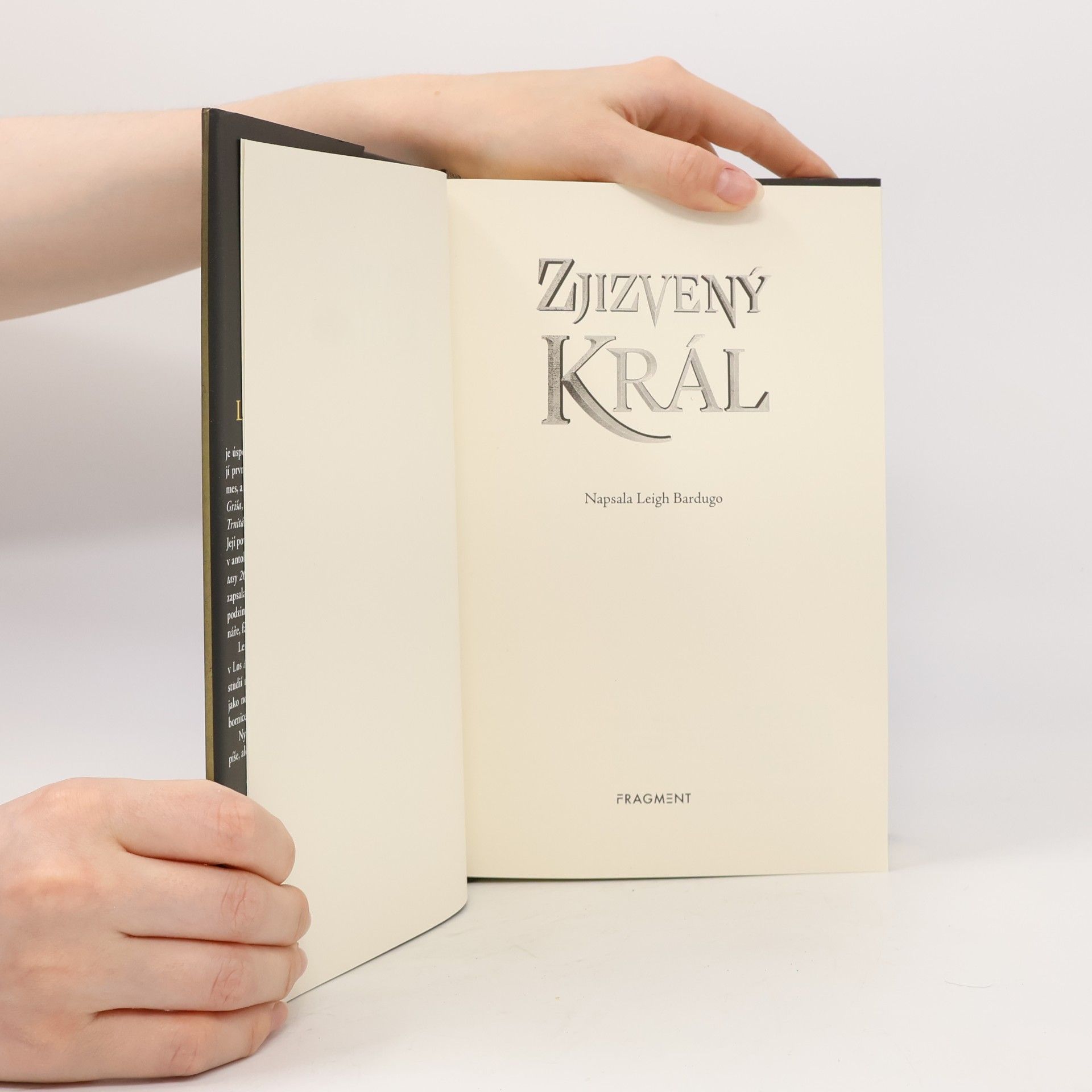Leigh Bardugo Zjizvený král. Vláda vlků