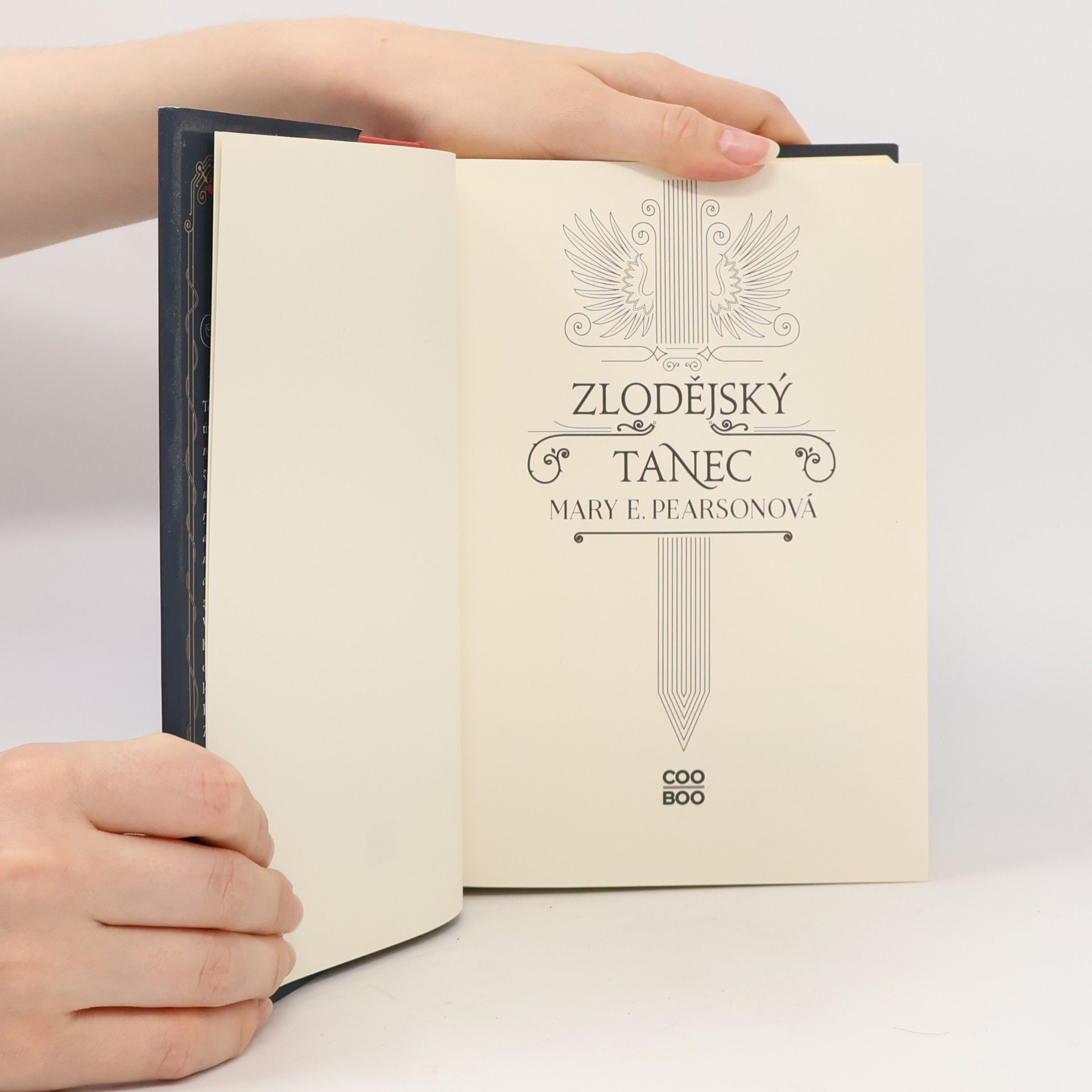 Mary E. Pearson Zlodějský tanec, Zlodějská přísaha (1. a 2. díl, komplet)