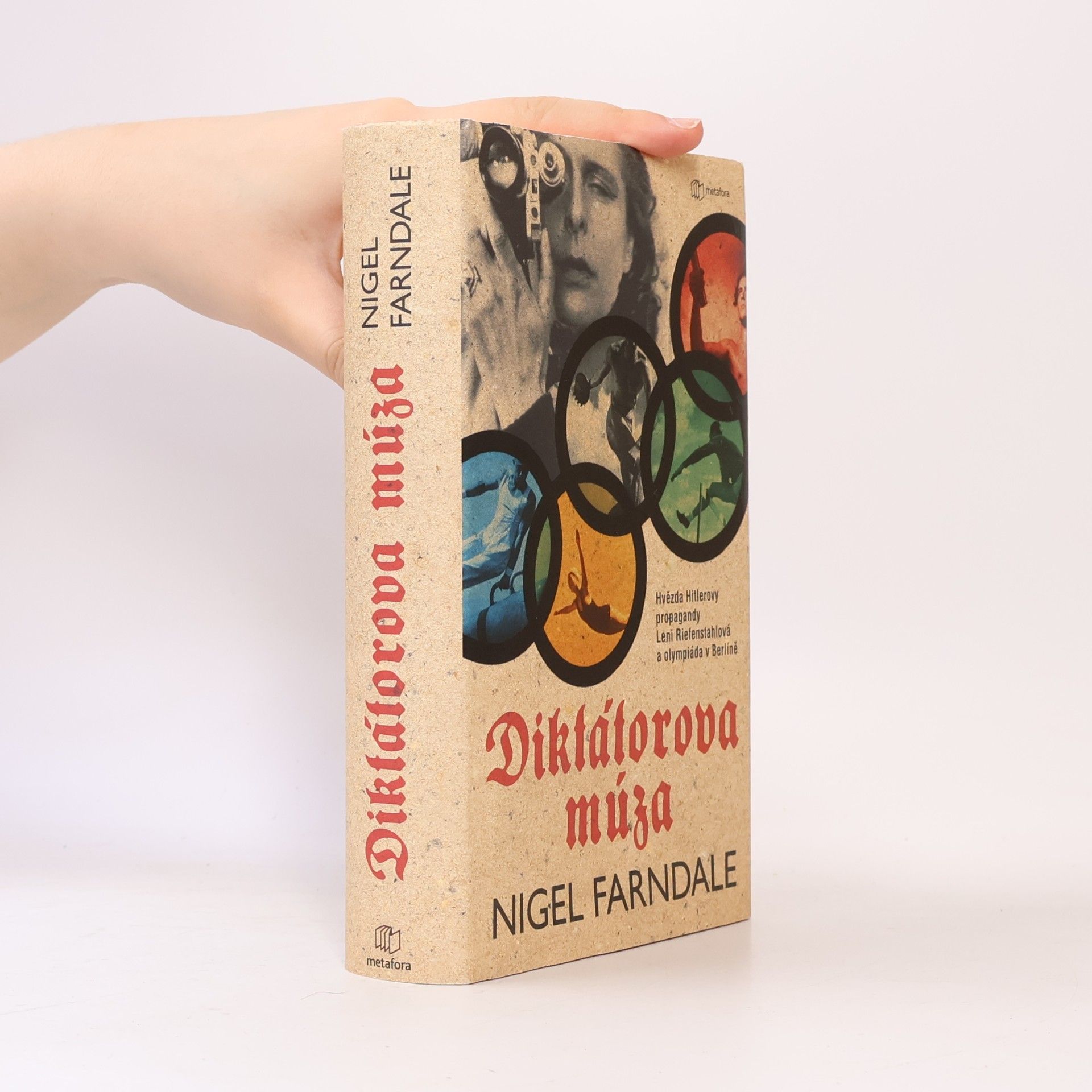 Nigel Farndale Diktátorova múza
