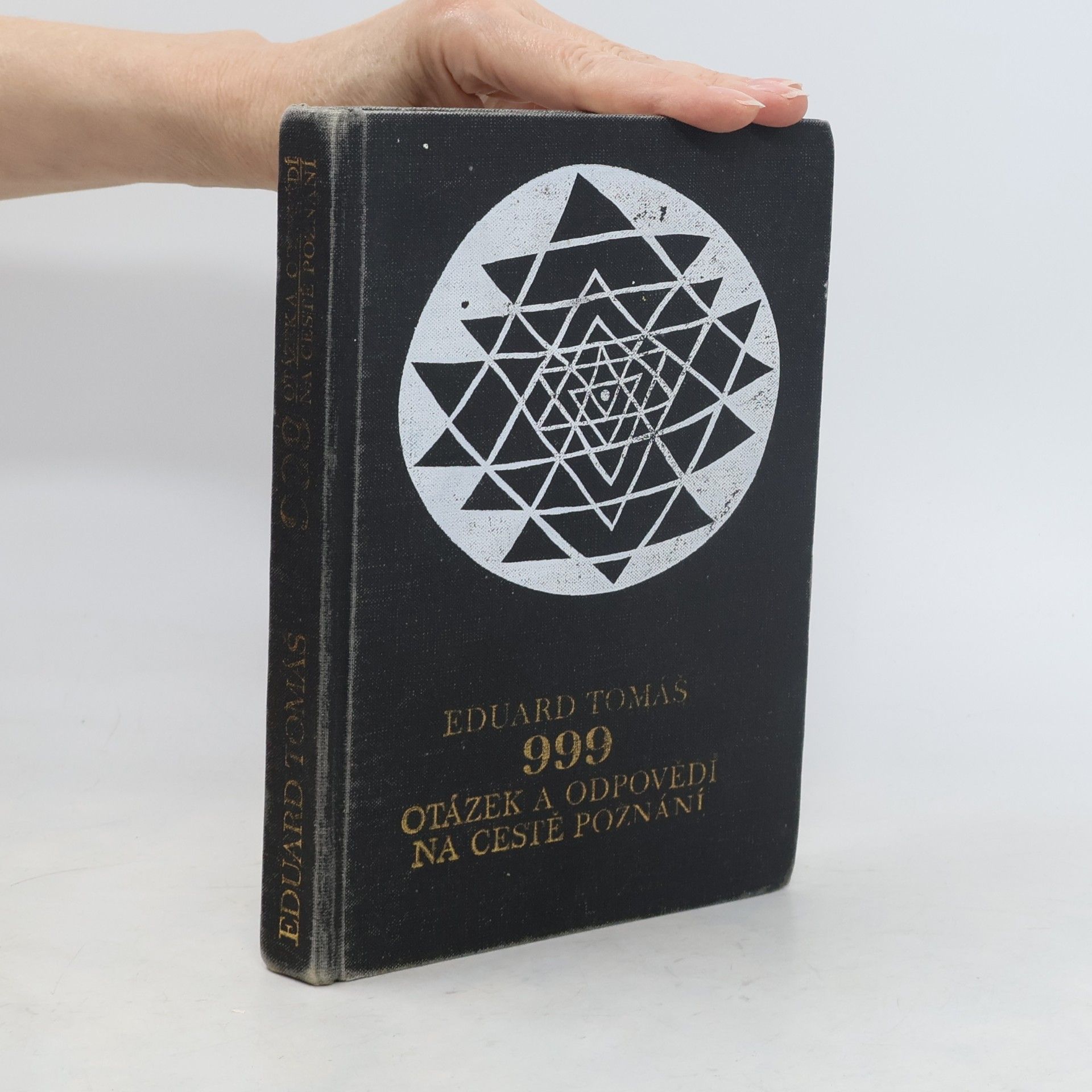 Eduard Tomáš 999 otázek a odpovědí na cestě poznání