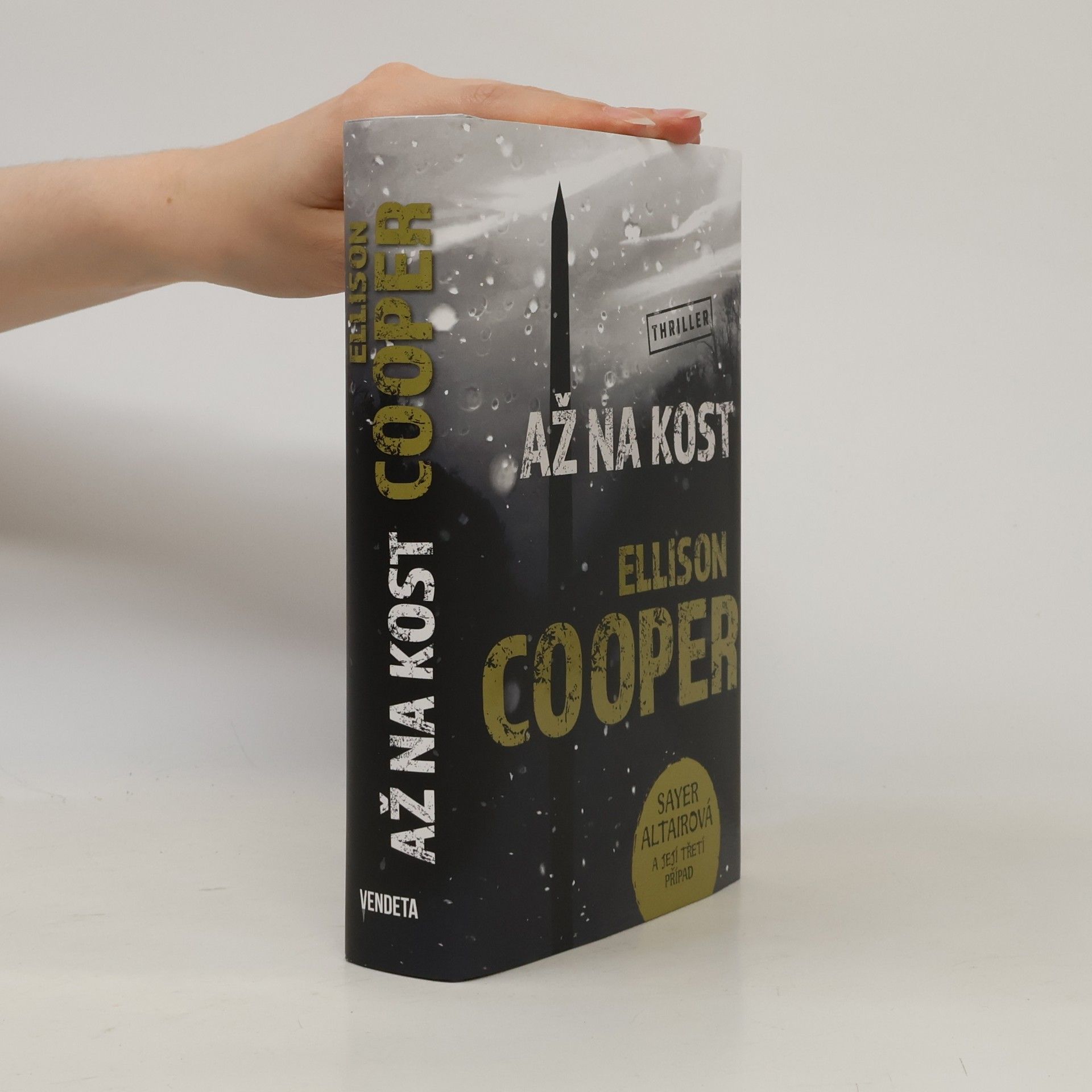 Ellison Cooper Až na kost