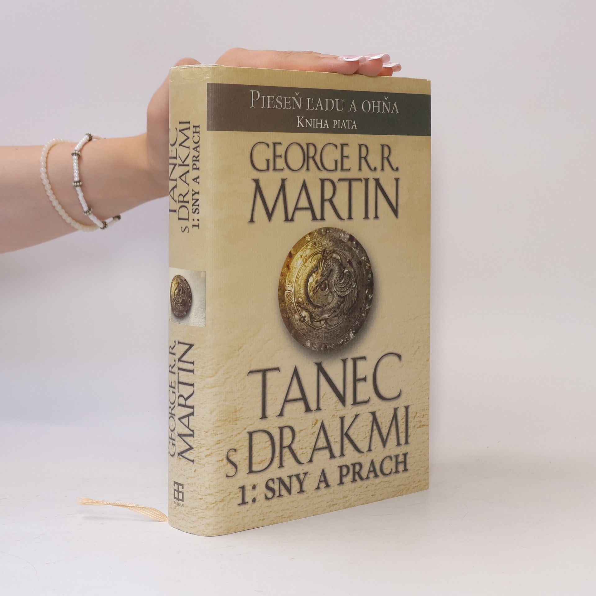 George R. R. Martin Tanec s drakmi 1: Sny a prach