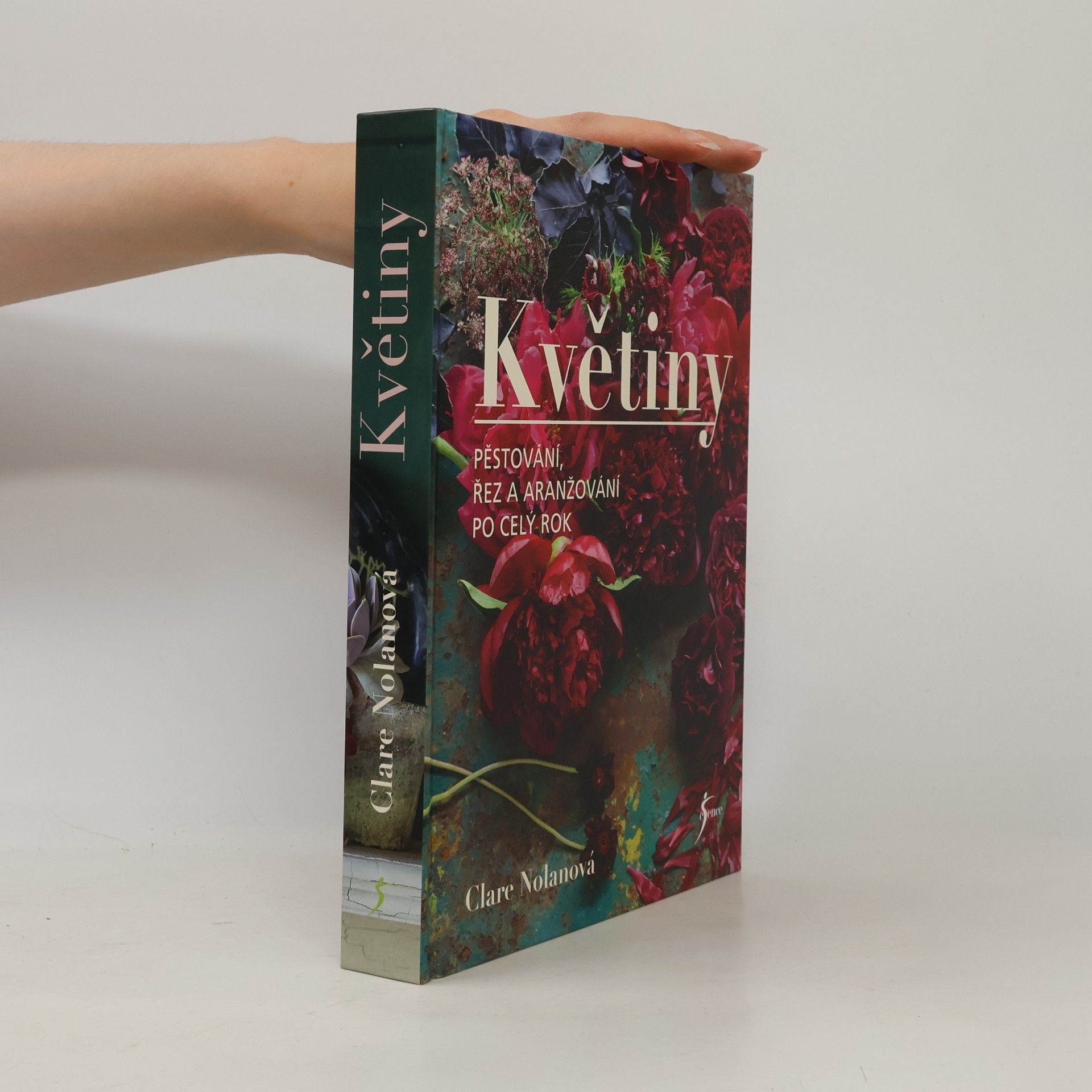 Clare Nolan Květiny : pěstování, řez a aranžování po celý rok