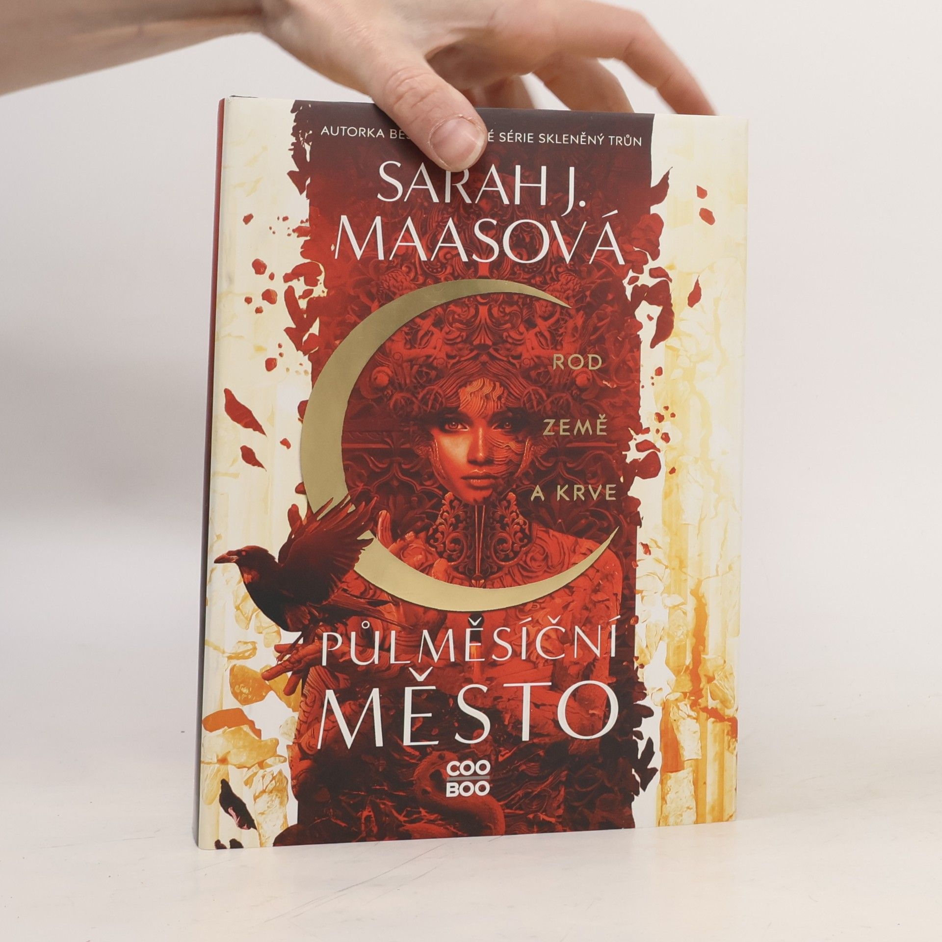 Sarah J. Maas Půlměsíční město. Rod země a krve