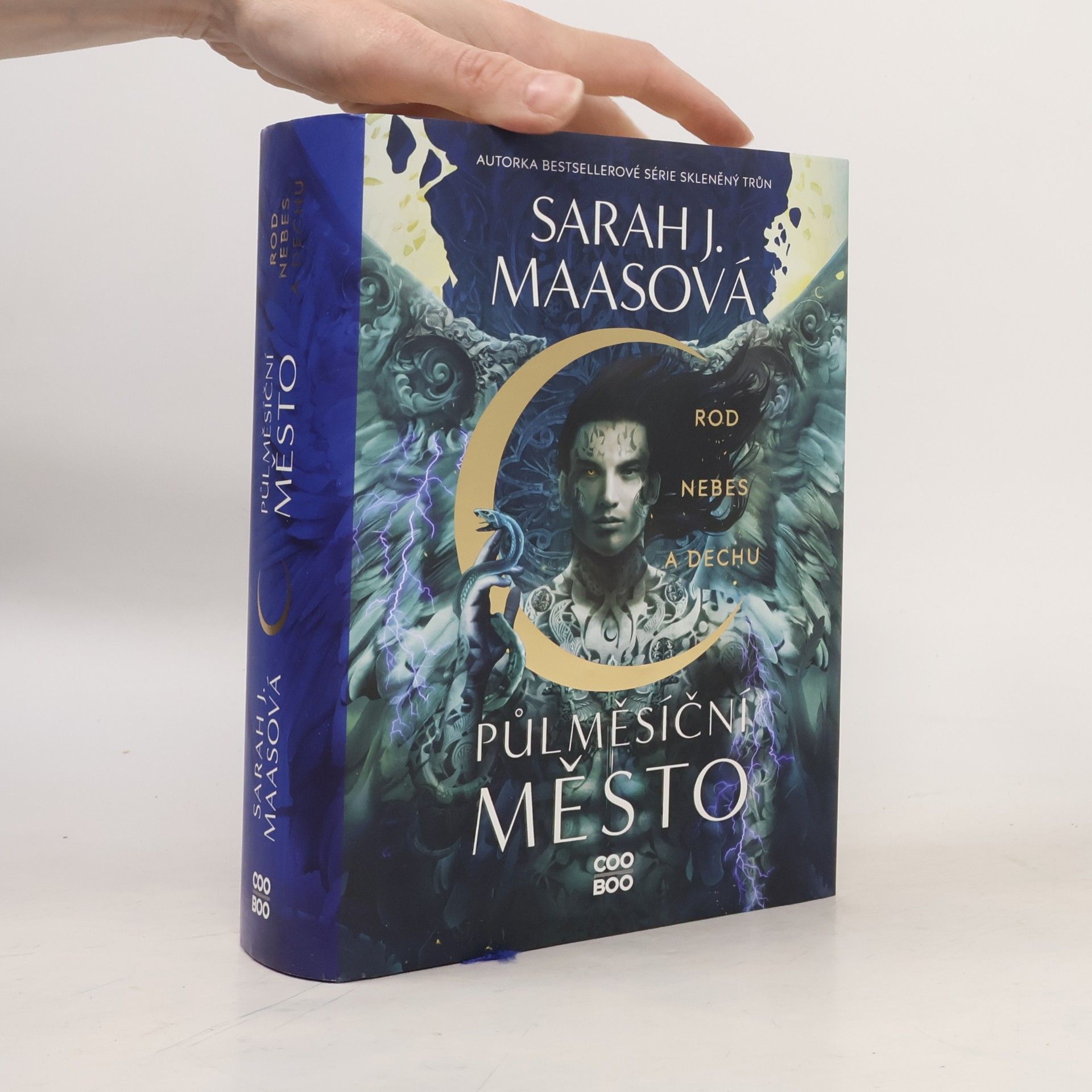 Sarah J. Maasová Půlměsíční město. Rod nebes a dechu