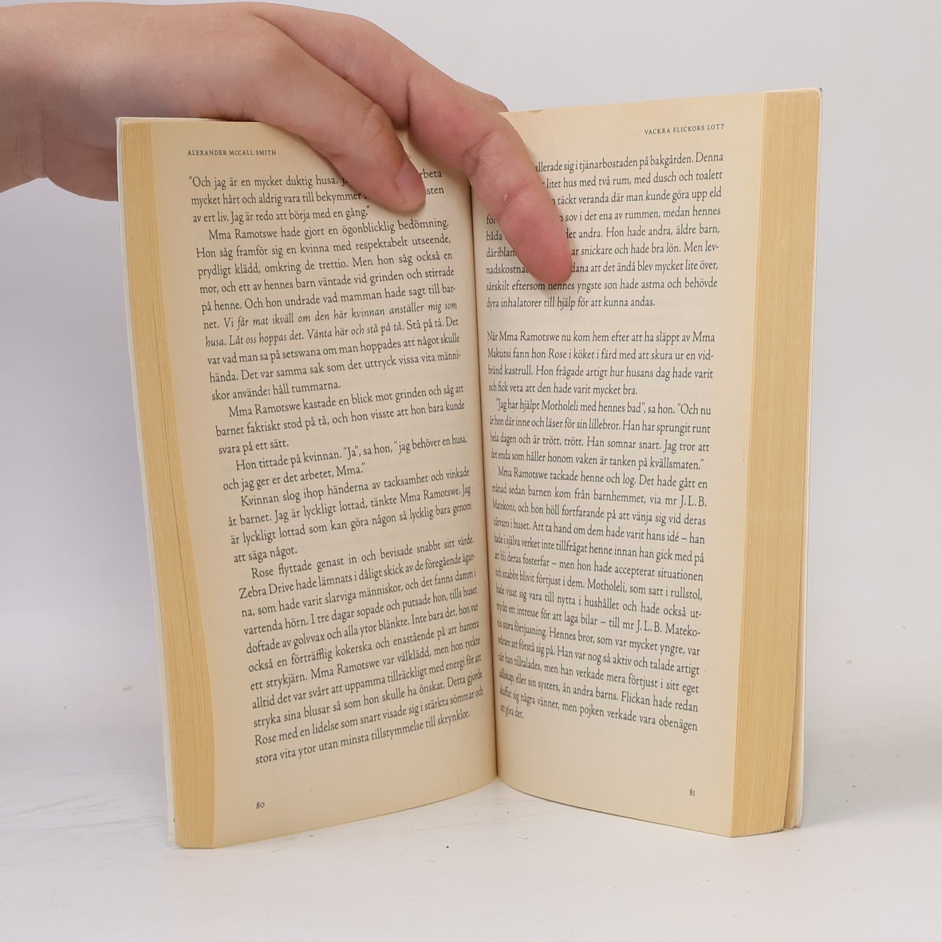 Alexander McCall Smith Damernas detektivbyrå - 3: Vackra flickors lott