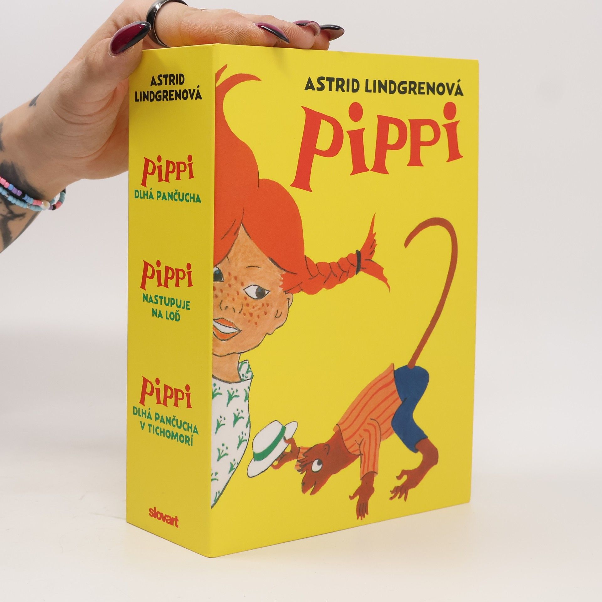 Astrid Lindgrenová Pippi dlhá pančucha. Pippi nastupuje na loď. Pippi dlhá pančucha v tichomorí