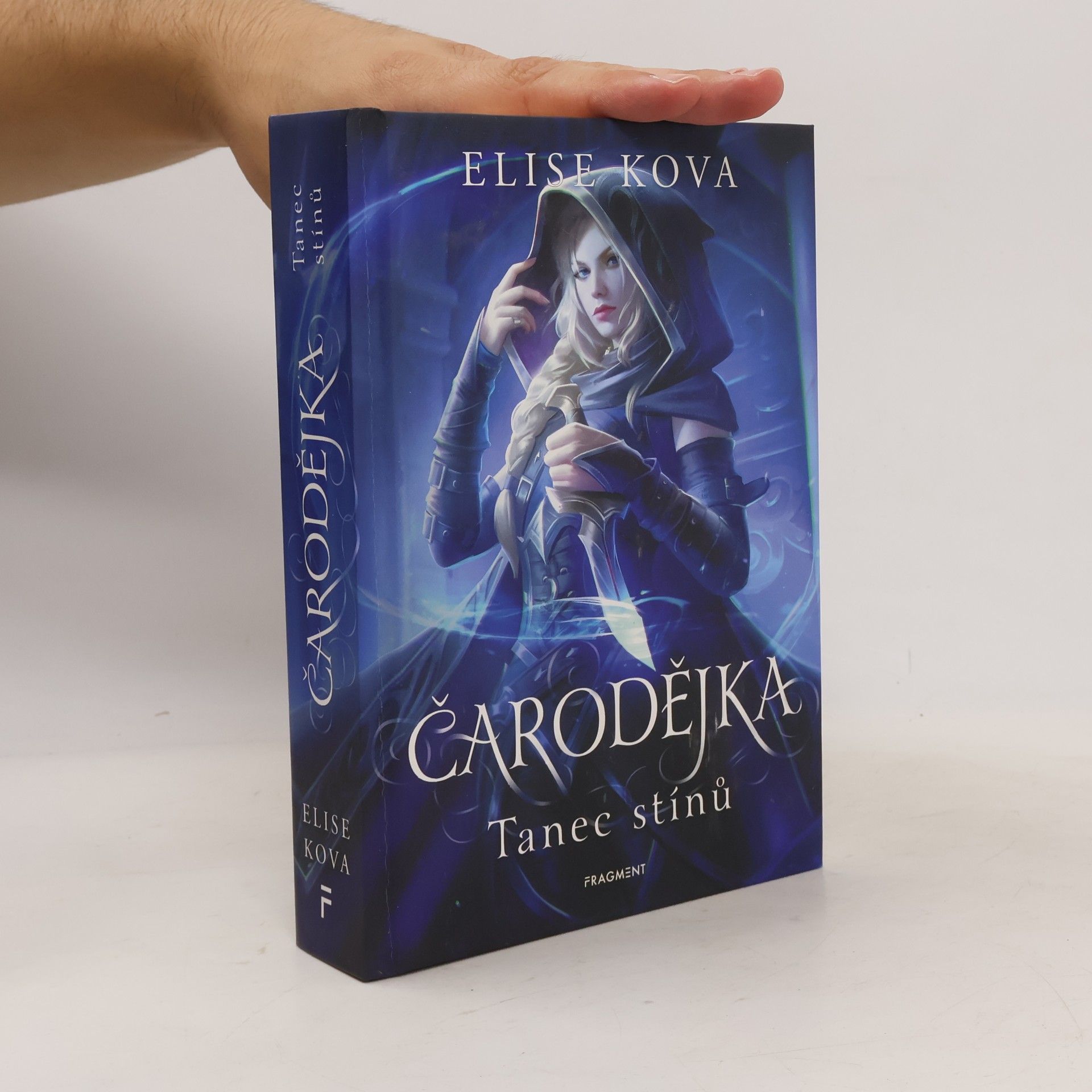 Elise Kova Čarodějka. Tanec stínů