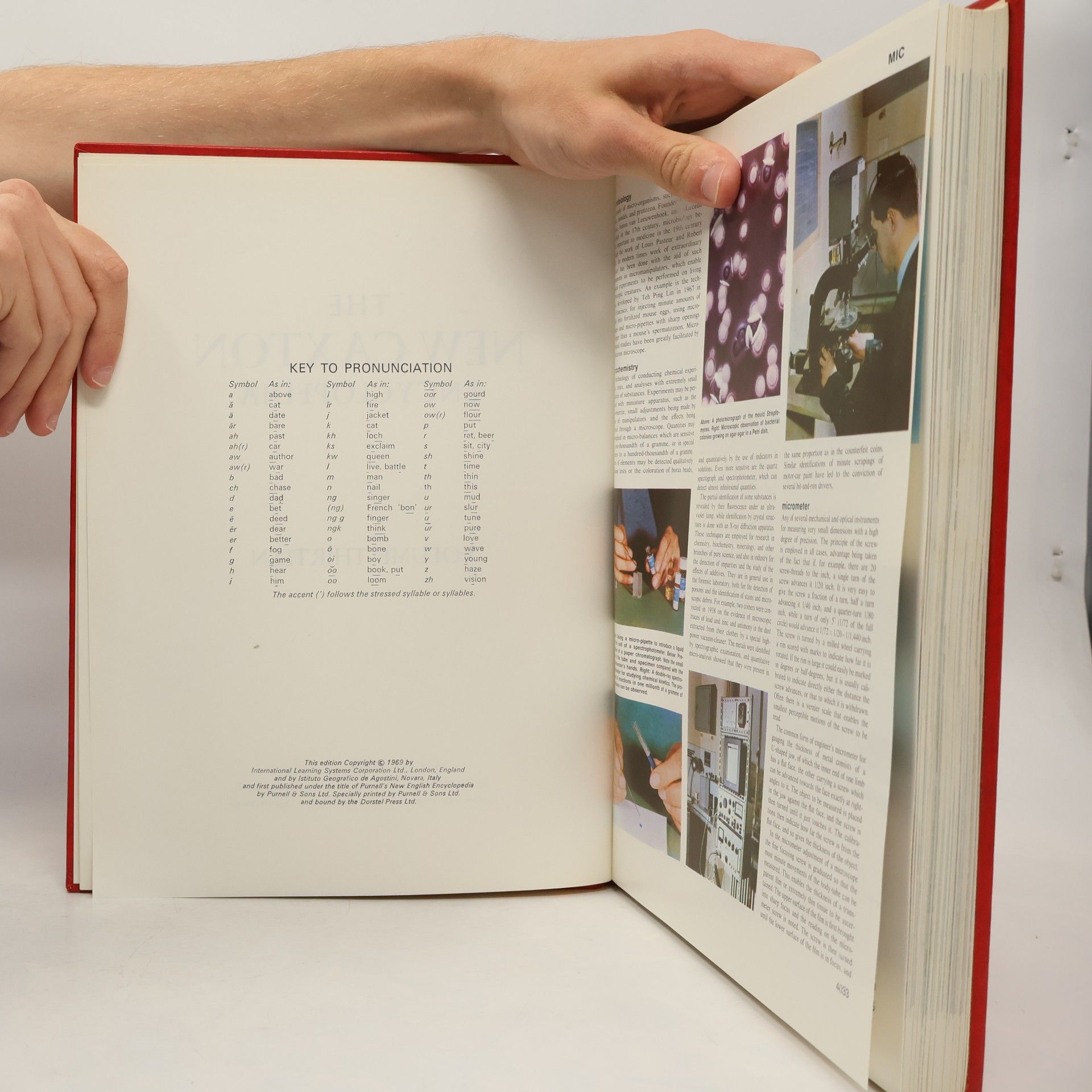 Kolektiv autorů The New Caxton Encyclopedia 13