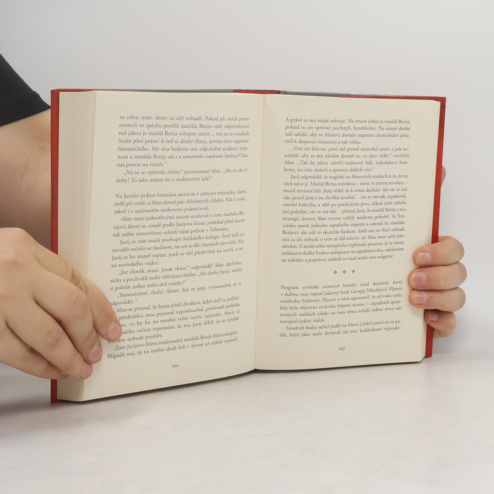 Jonas Jonasson Stoletý stařík, který vylezl z okna a zmizel