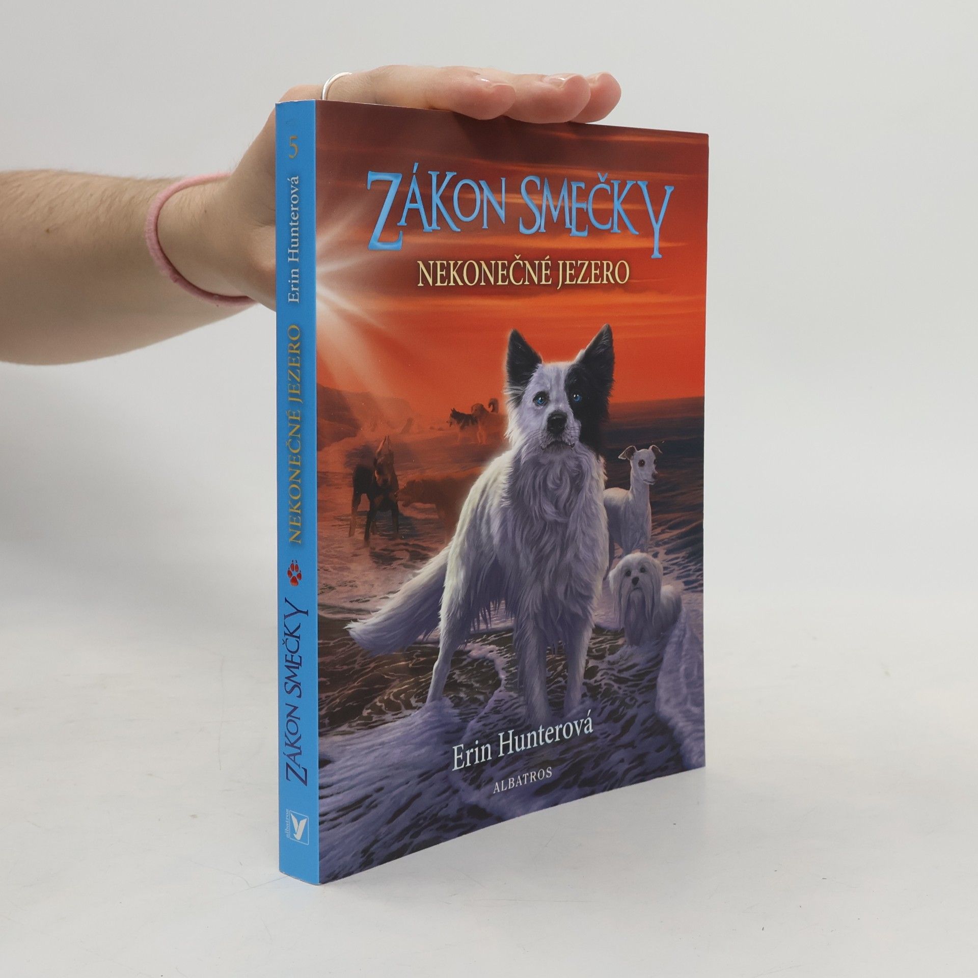 Erin Hunter Nekonečné jezero. Zákon smečky