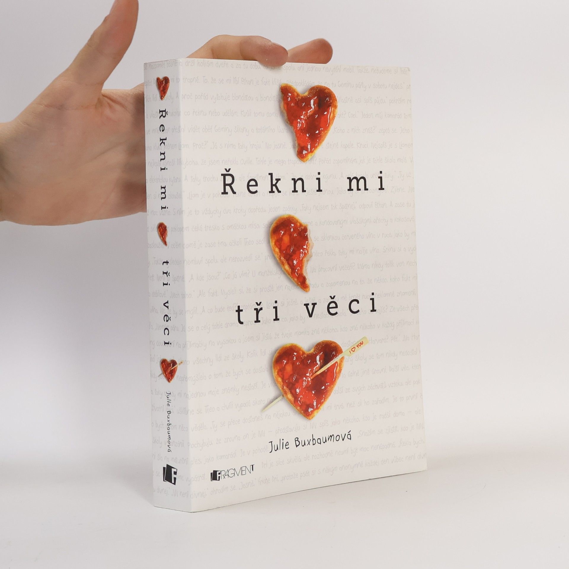 Julie Buxbaum Řekni mi tři věci