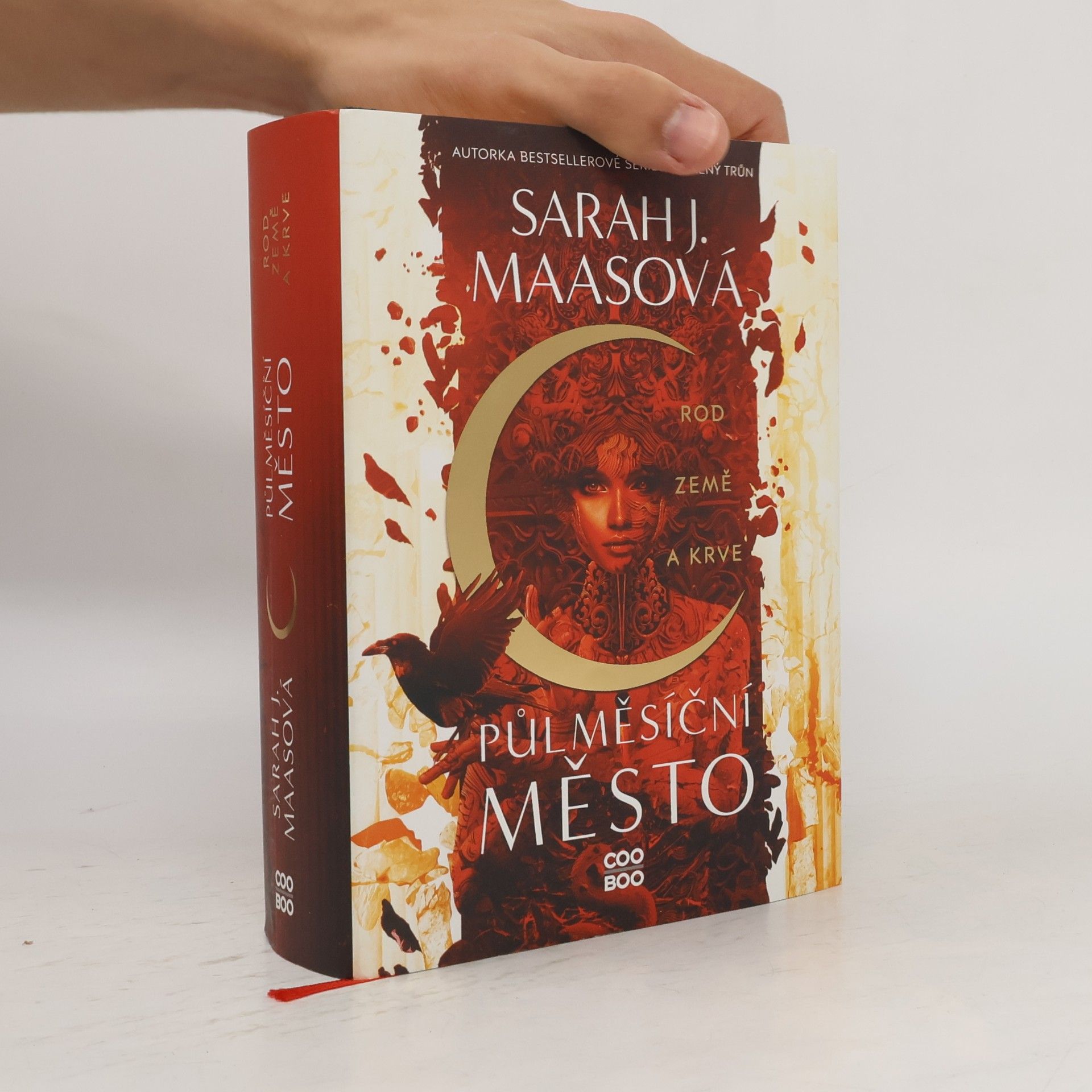 Sarah J. Maas Půlměsíční město. Rod země a krve