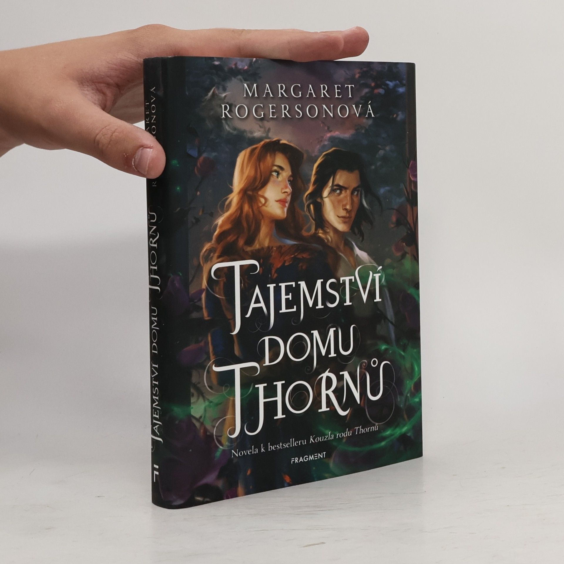 Margaret Rogerson Tajemství domu Thornů