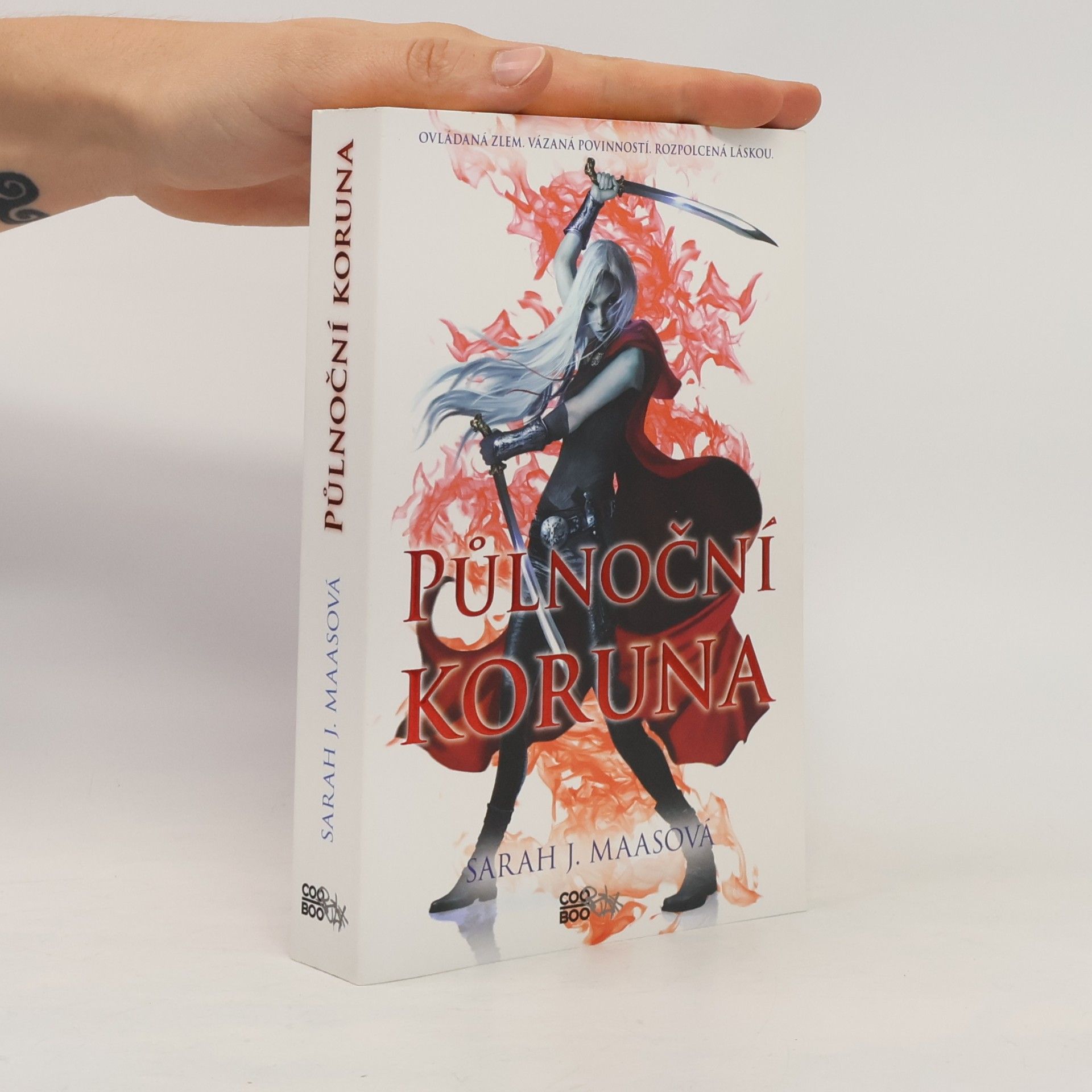 Sarah J. Maas Půlnoční koruna