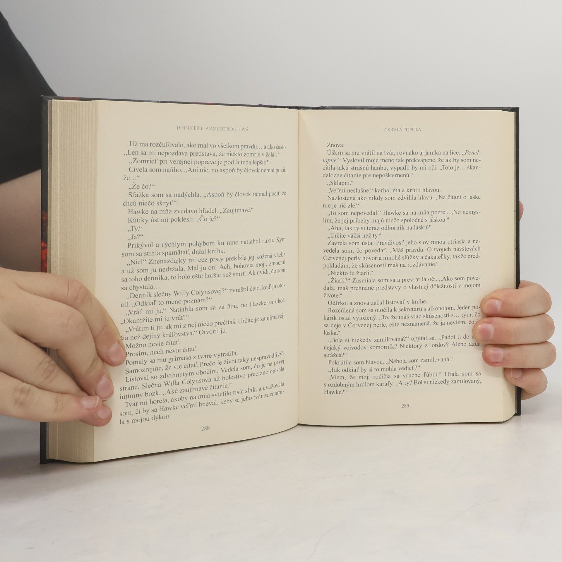 Jennifer Armentrout Z krvi popola