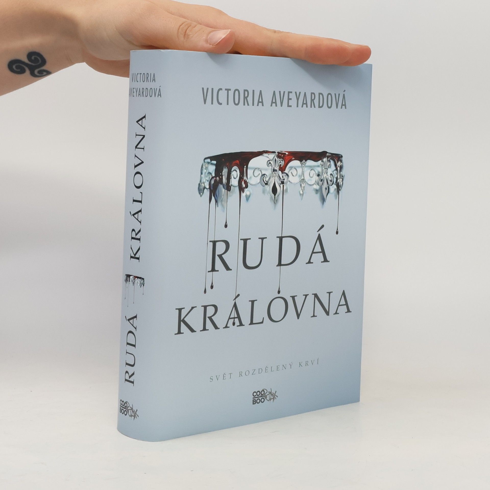 Victoria Aveyard Rudá královna. 1. díl