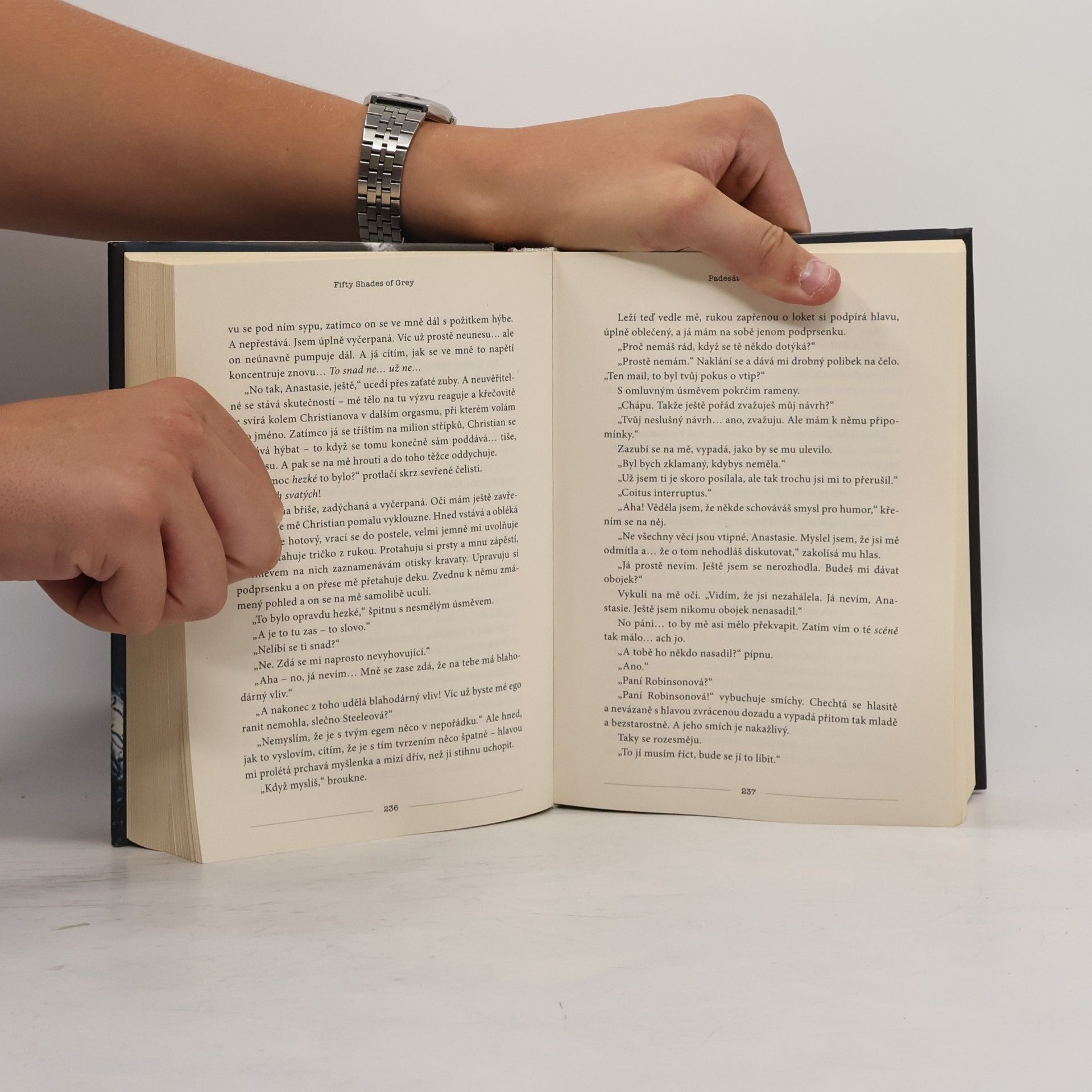E. L. James Padesát odstínů šedi