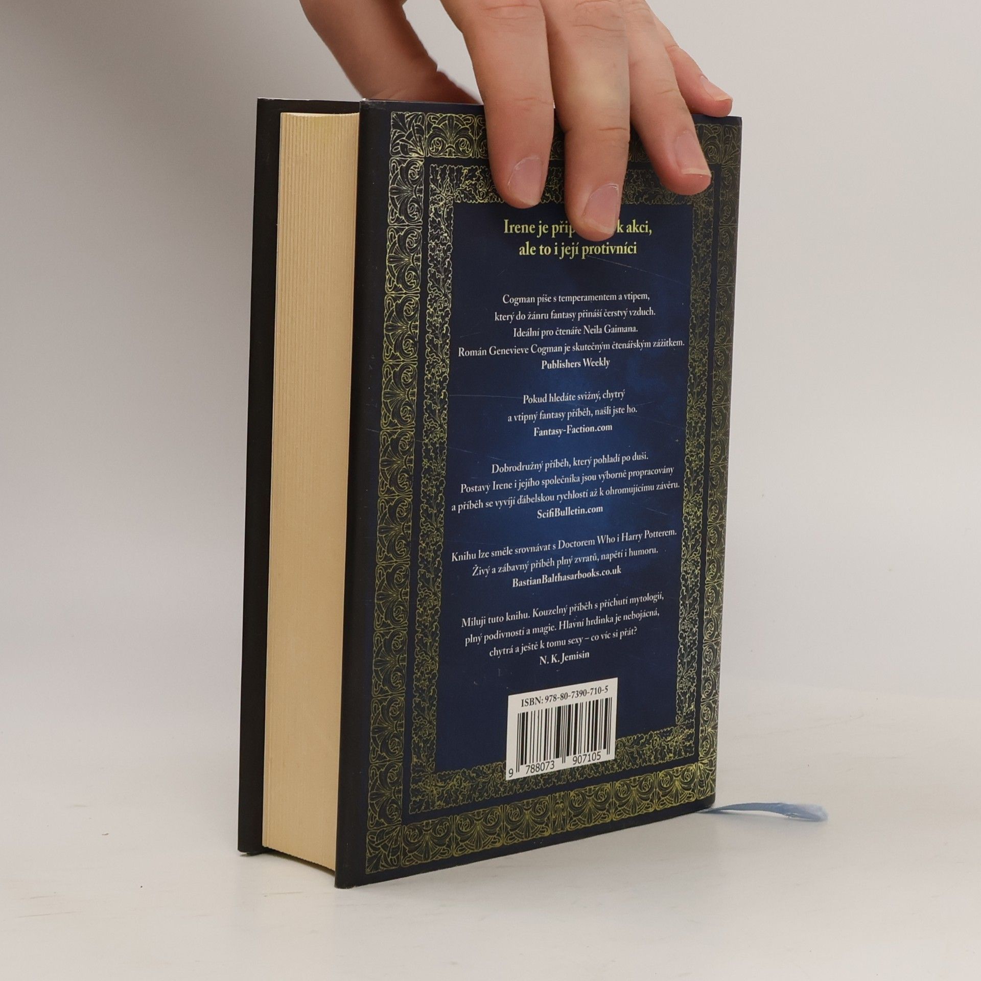 Genevieve Cogman Neviditelná knihovna. Kniha druhá, Maskované město