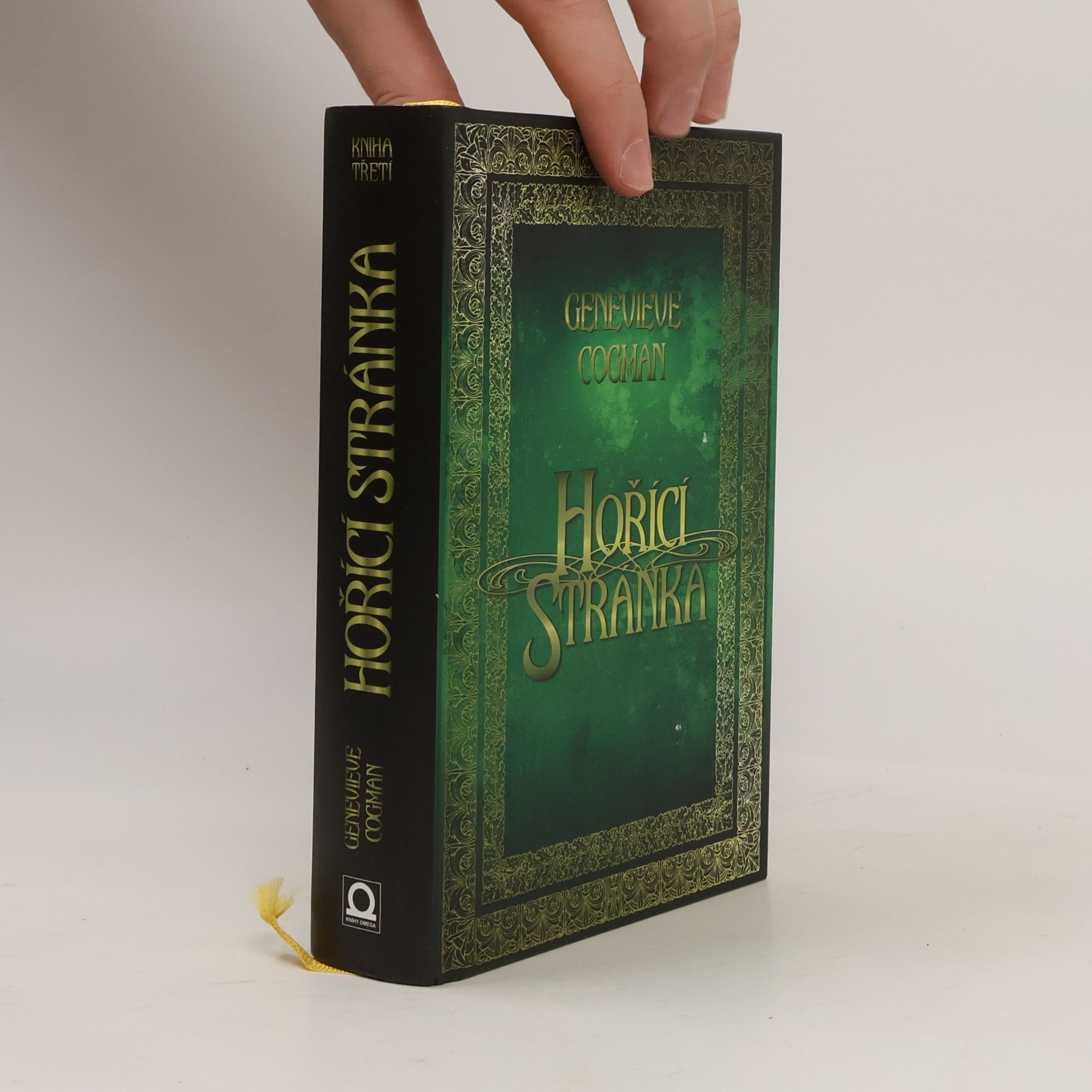 Genevieve Cogman Neviditelná knihovna. Kniha třetí. Hořící stránka