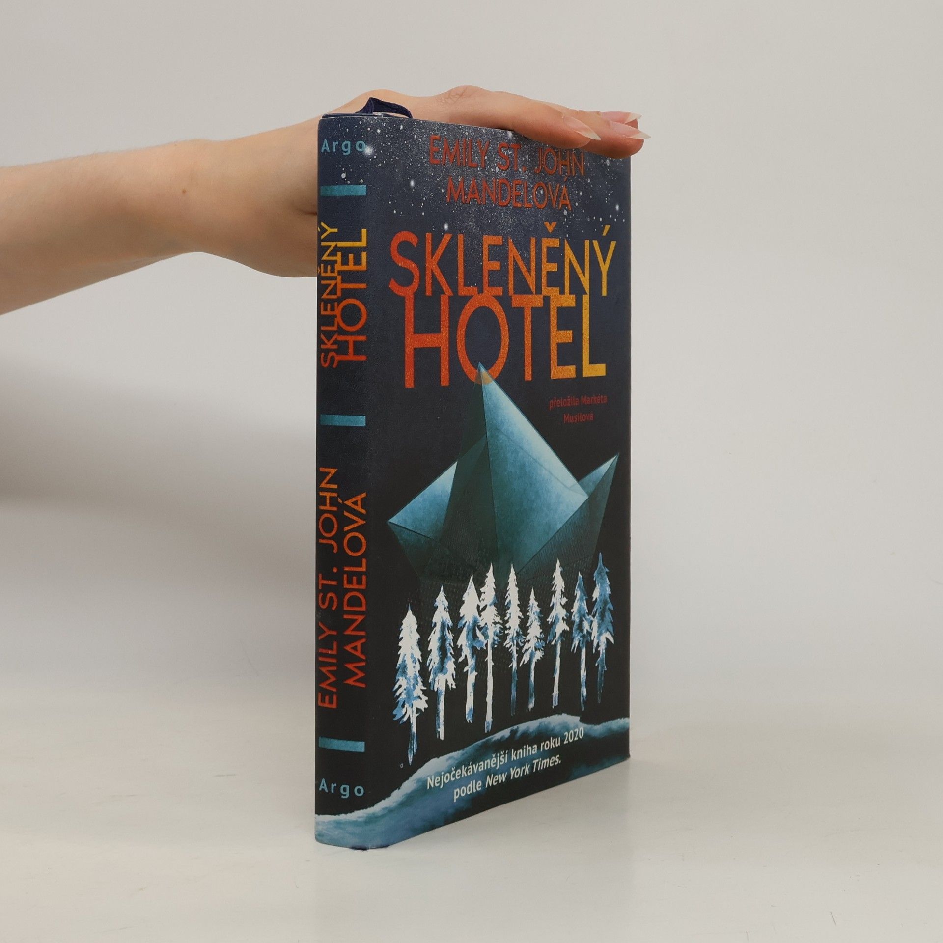 Emily St. John Mandel Skleněný hotel
